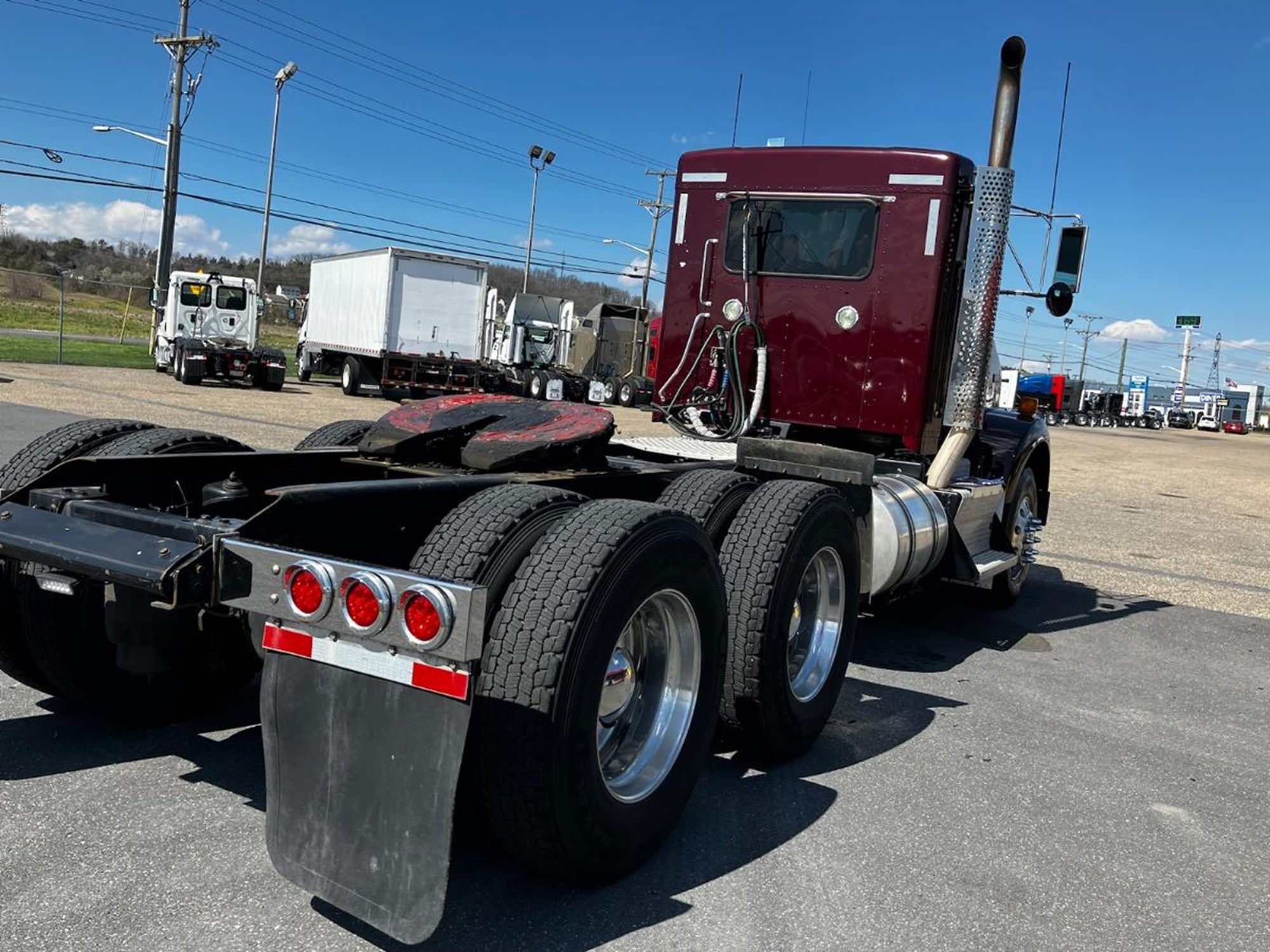 2015 Kenworth T800 - image 5 of 6