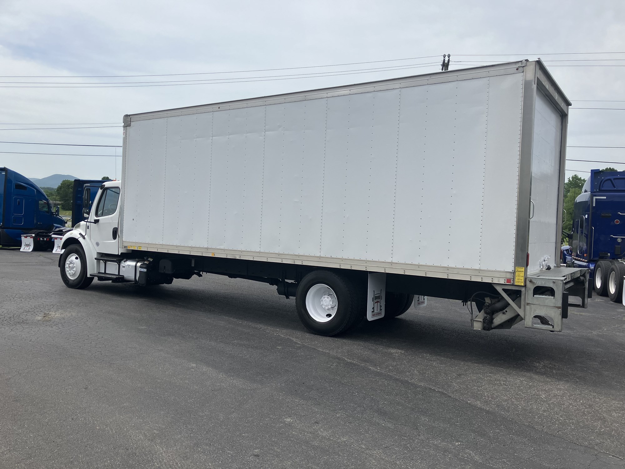 2019 Freightliner M2 - image 6 of 6