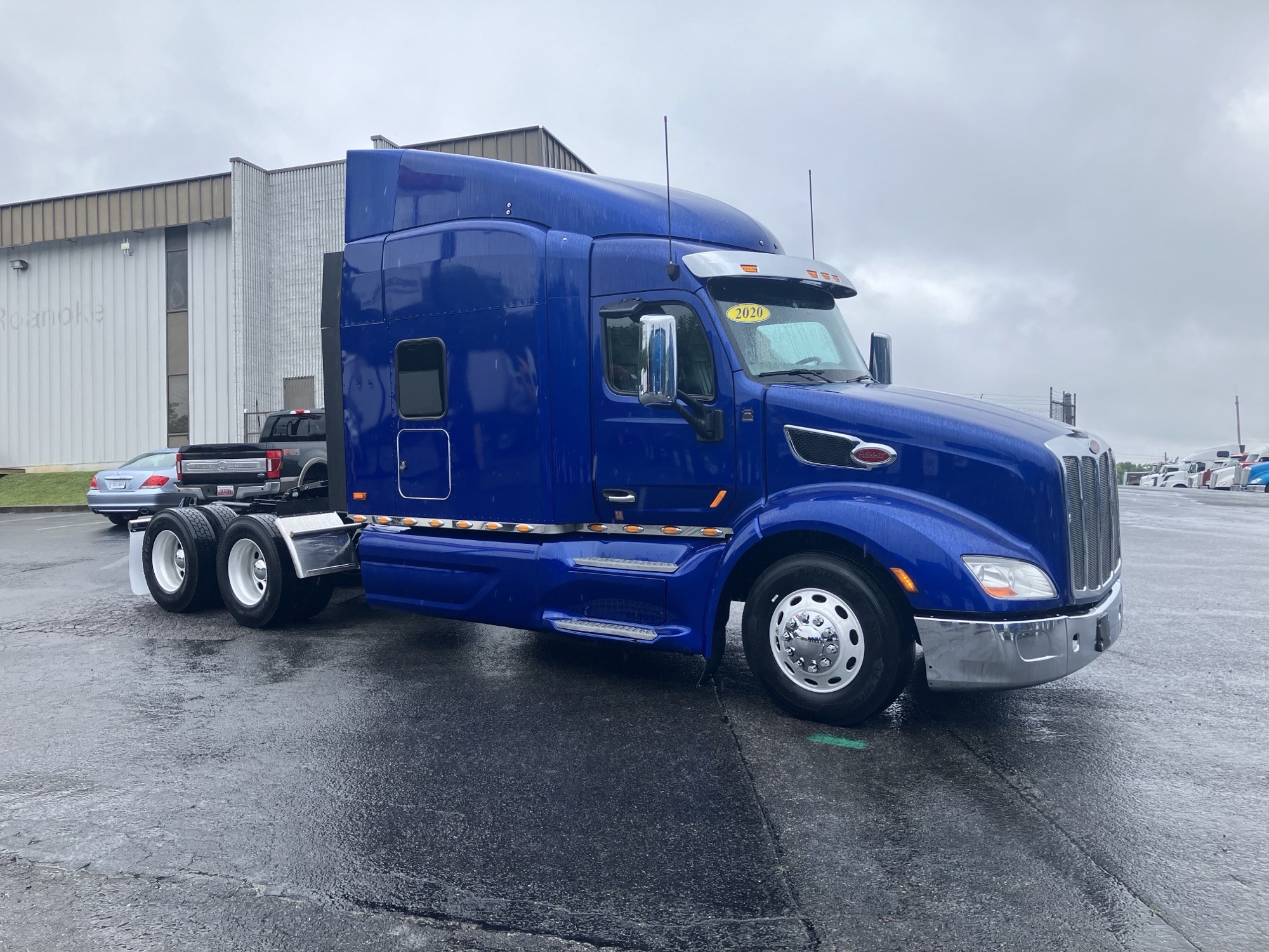 2020 Peterbilt 579 - image 2 of 6