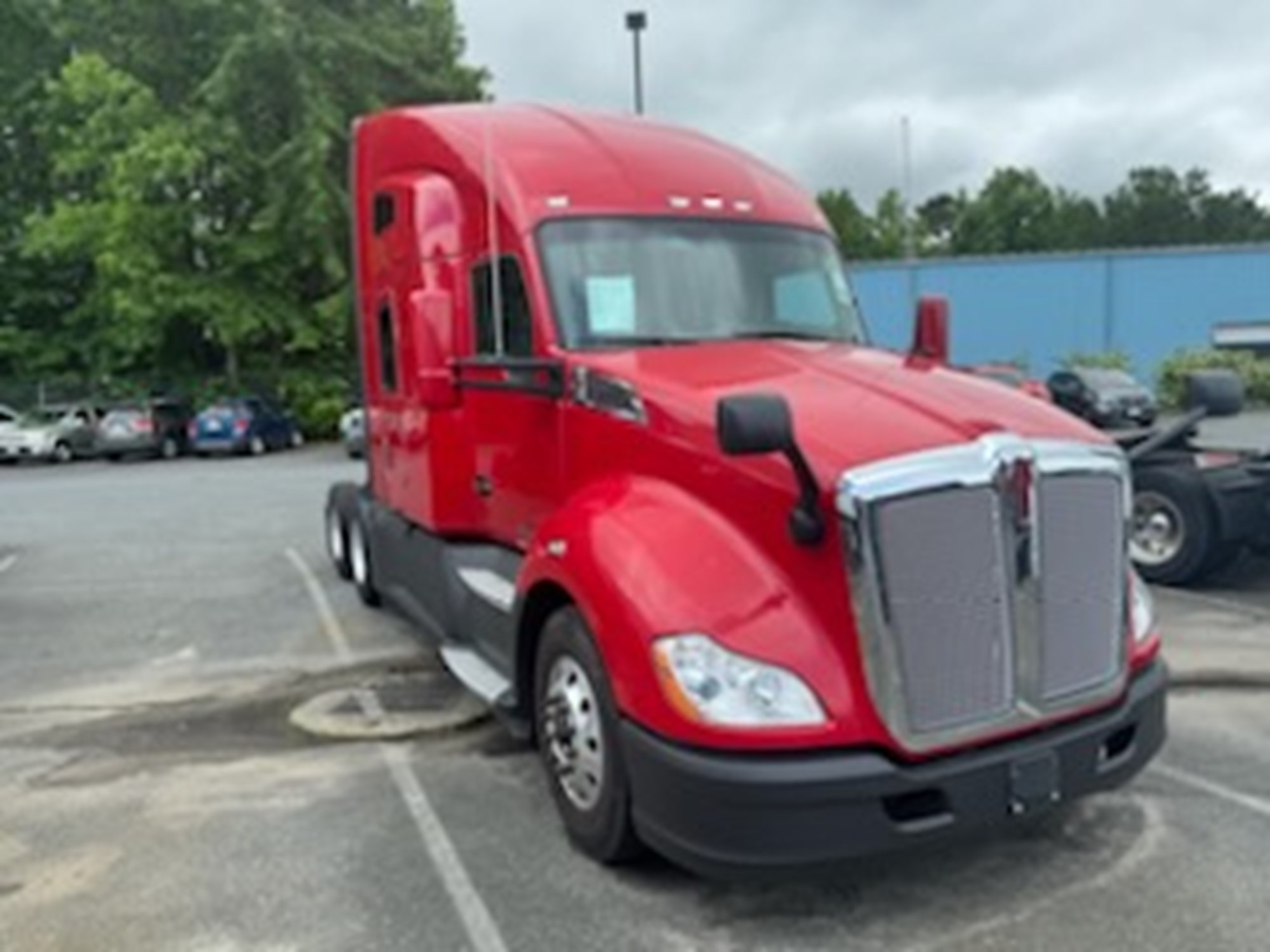 2020 Kenworth T680 - image 2 of 6