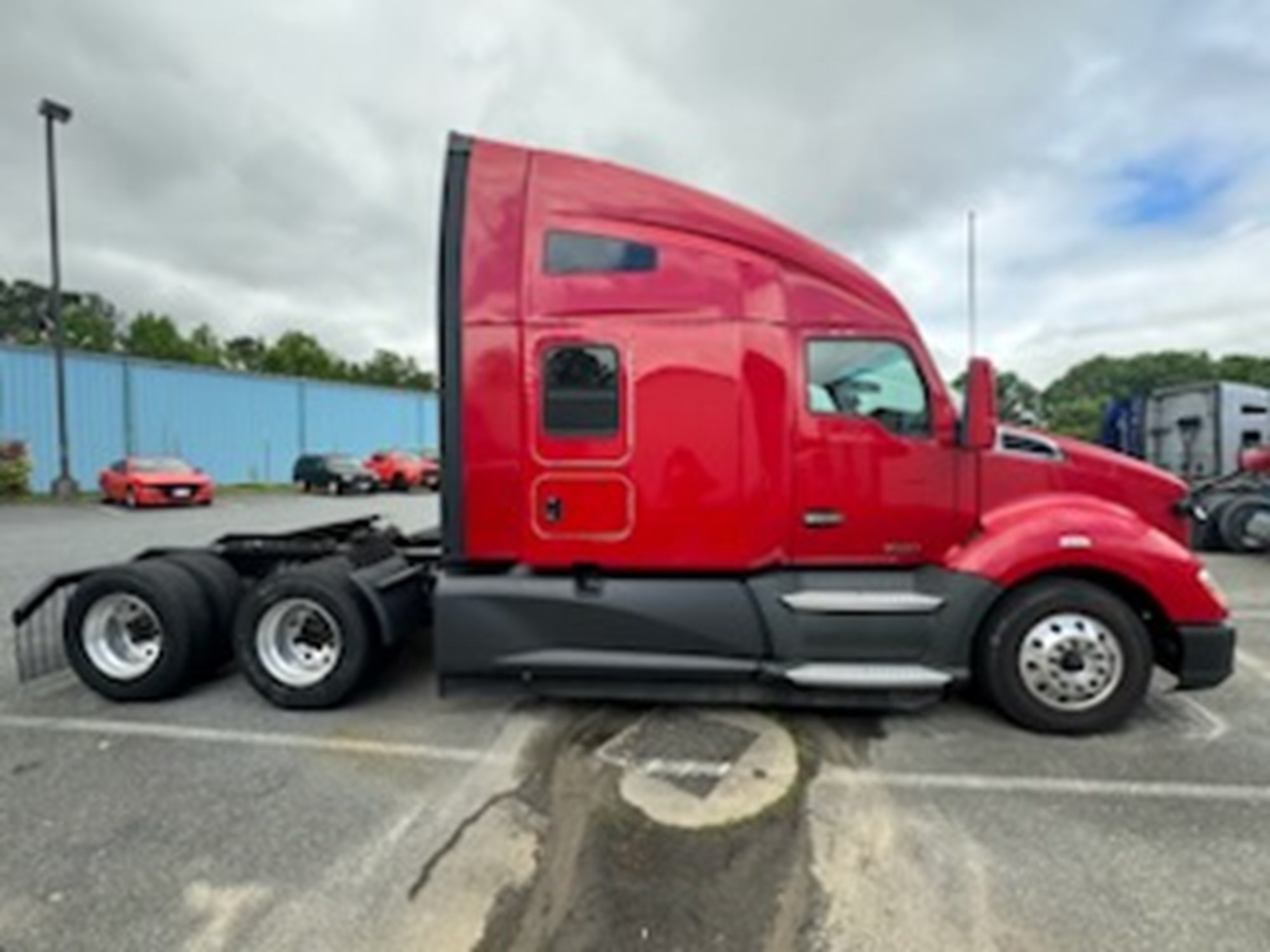 2020 Kenworth T680 - image 3 of 6