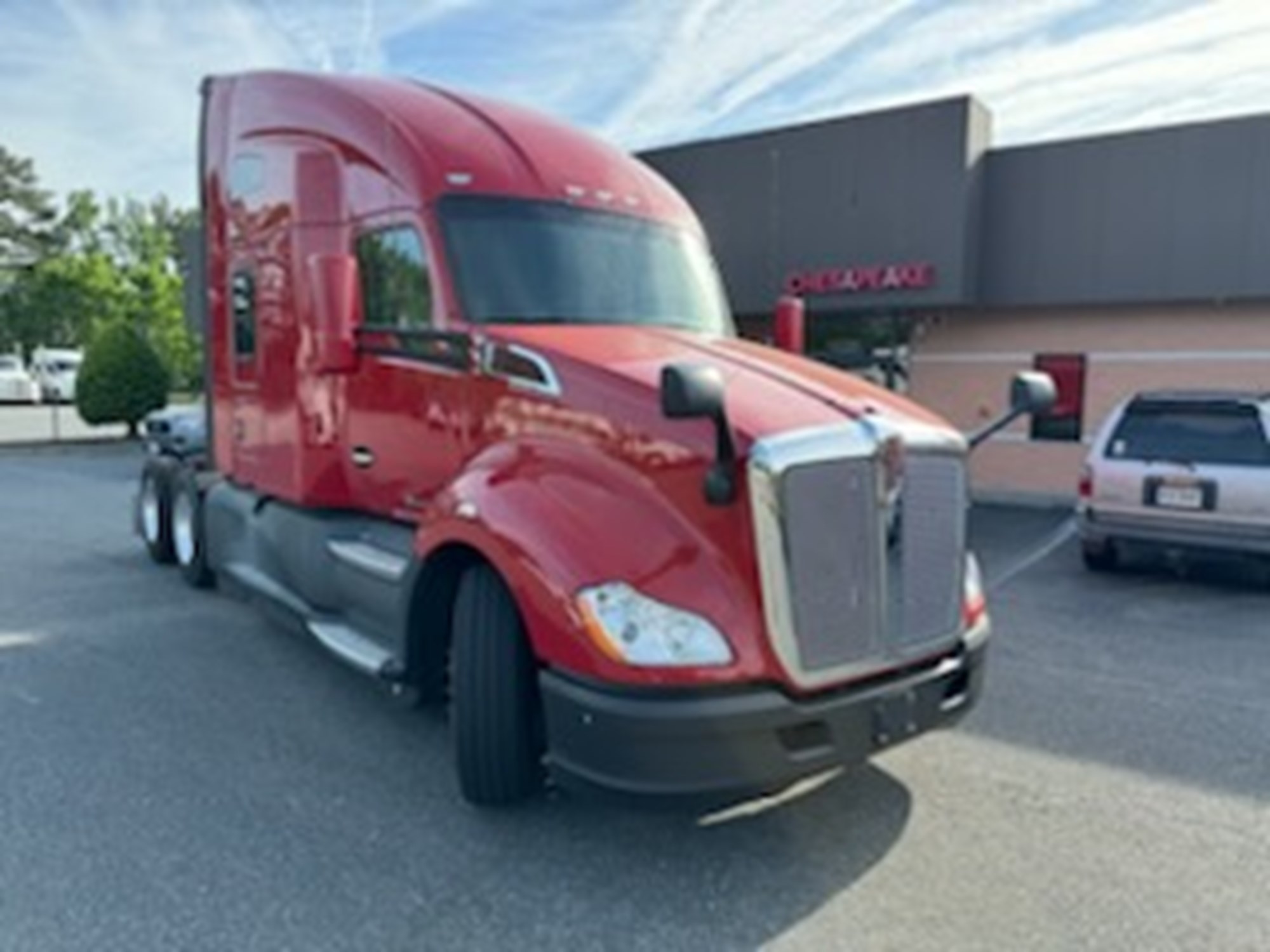 2020 Kenworth T680 - image 2 of 6