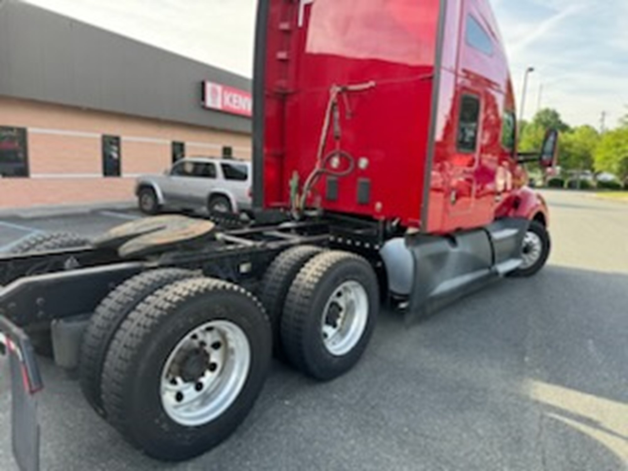 2020 Kenworth T680 - image 4 of 6