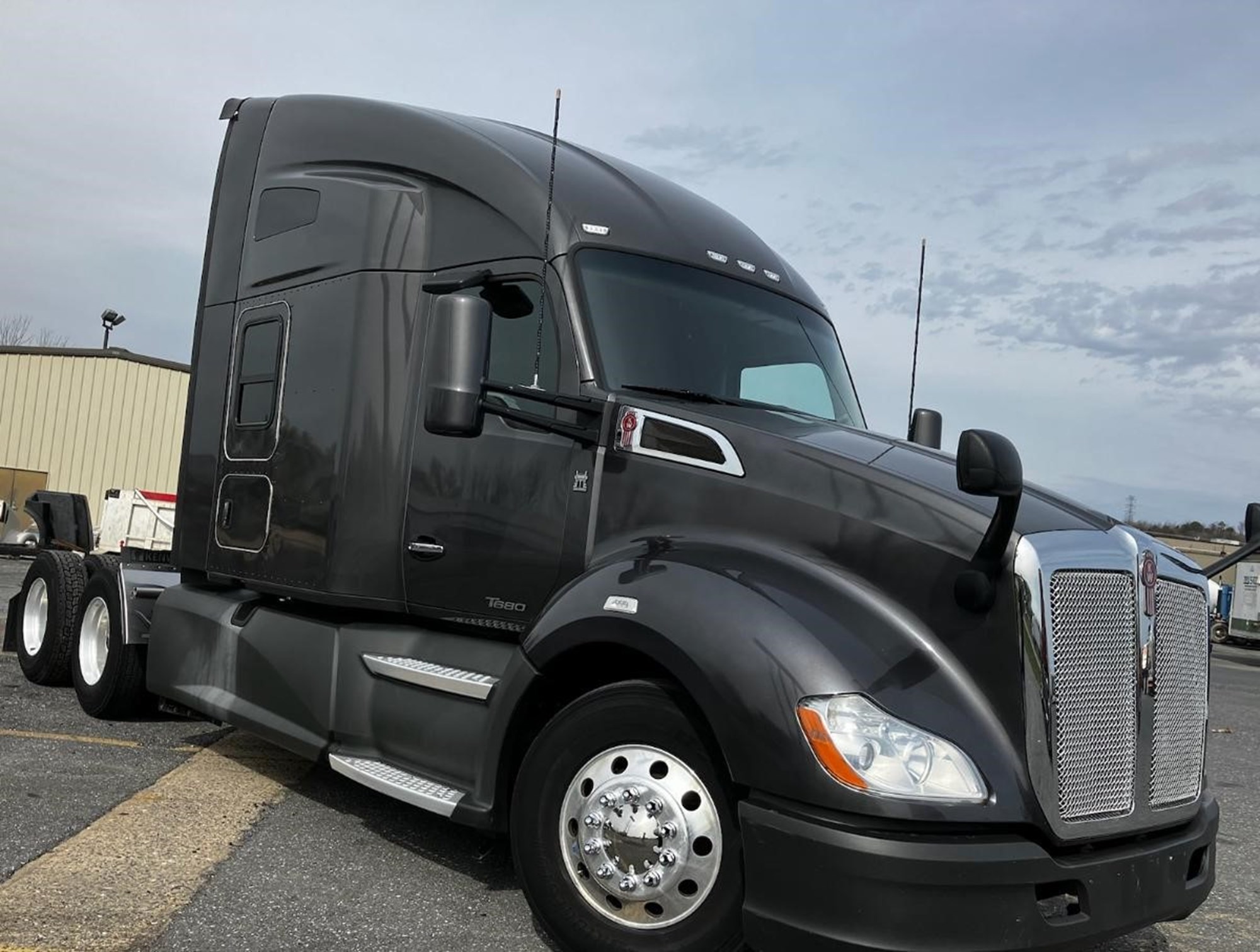 2020 Kenworth T680 - image 1 of 6