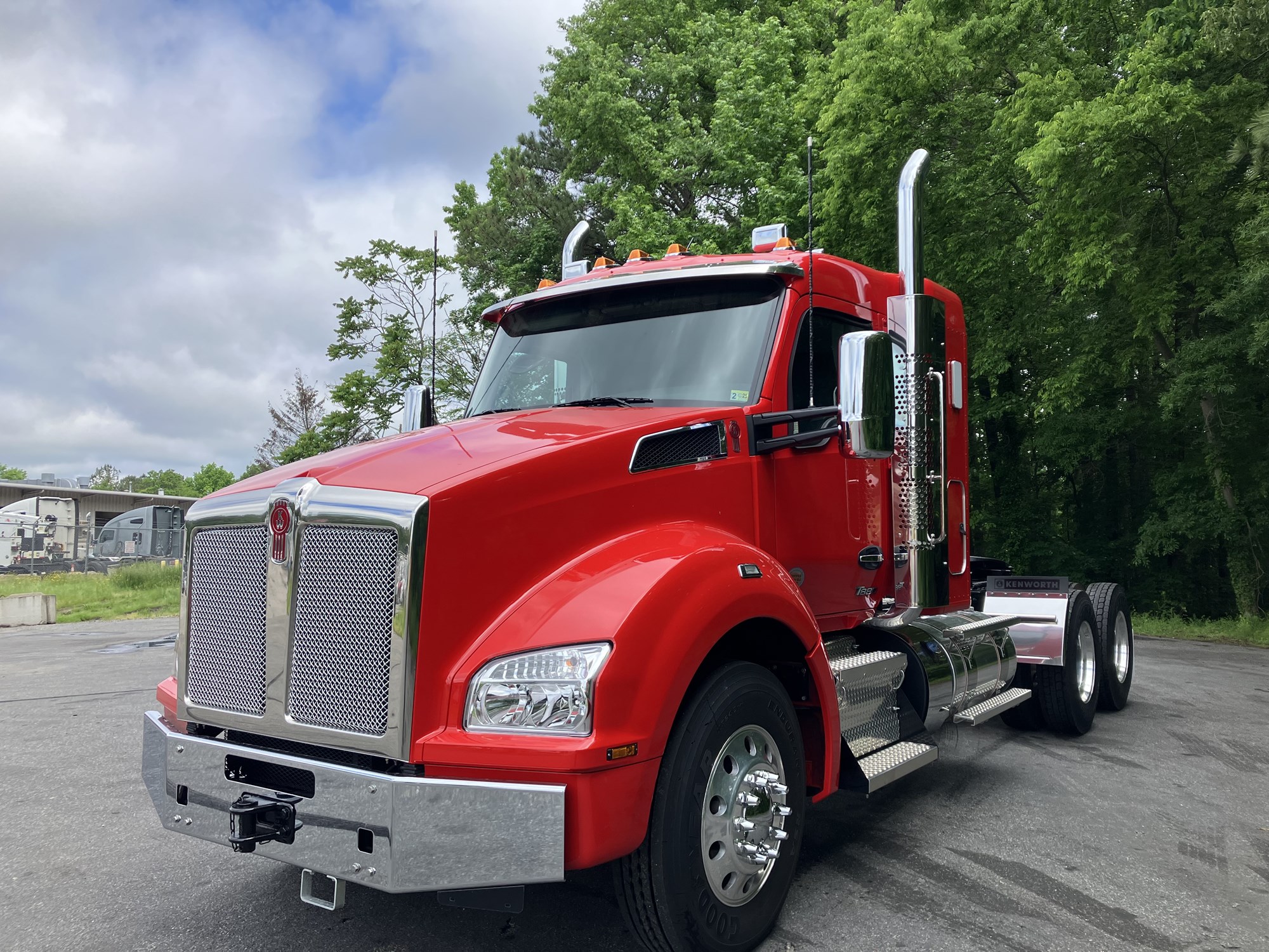 2025 Kenworth T880 - image 1 of 6