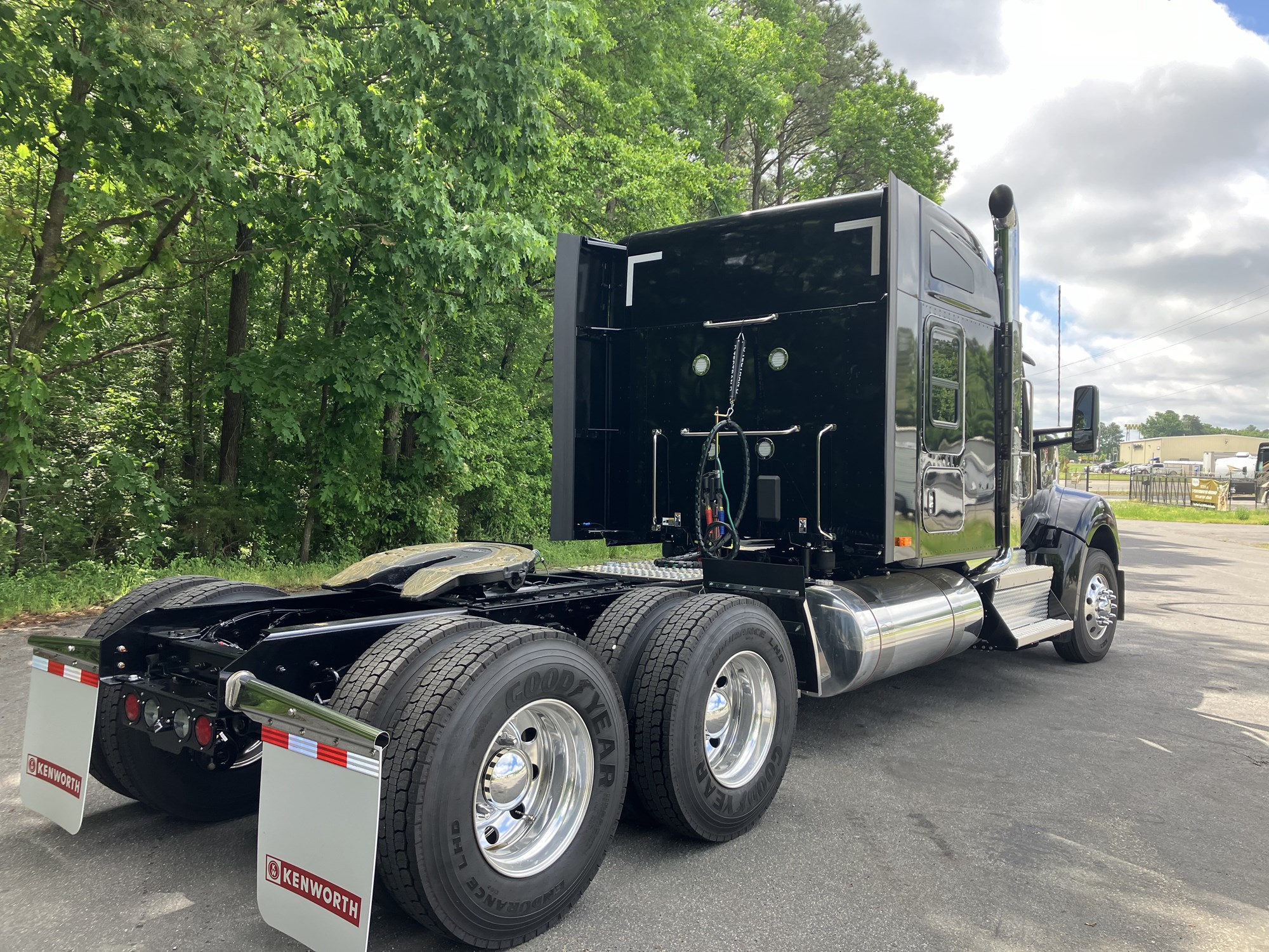 2025 Kenworth W990 - image 6 of 6