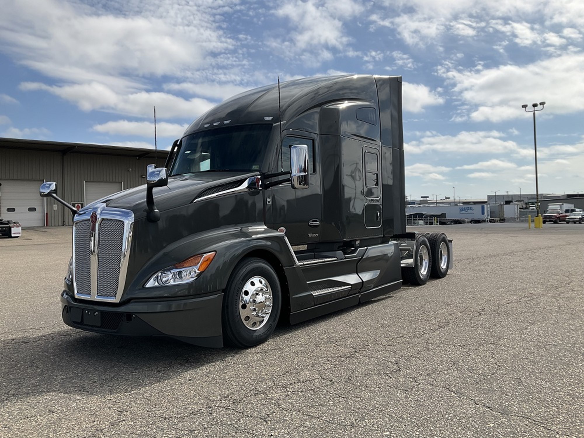 2025 Kenworth T680 Next Gen - image 1 of 6