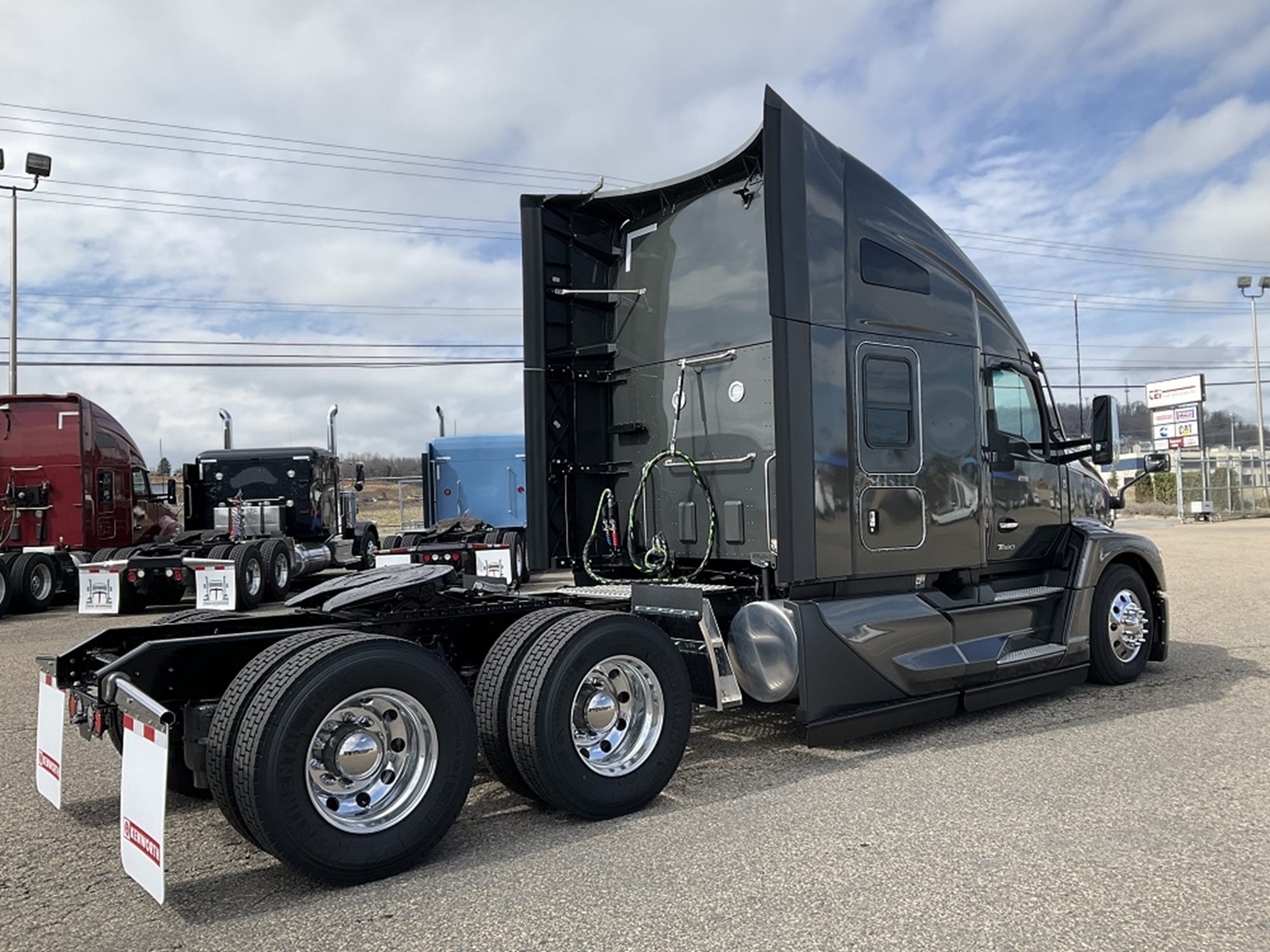 2025 Kenworth T680 Next Gen - image 4 of 6