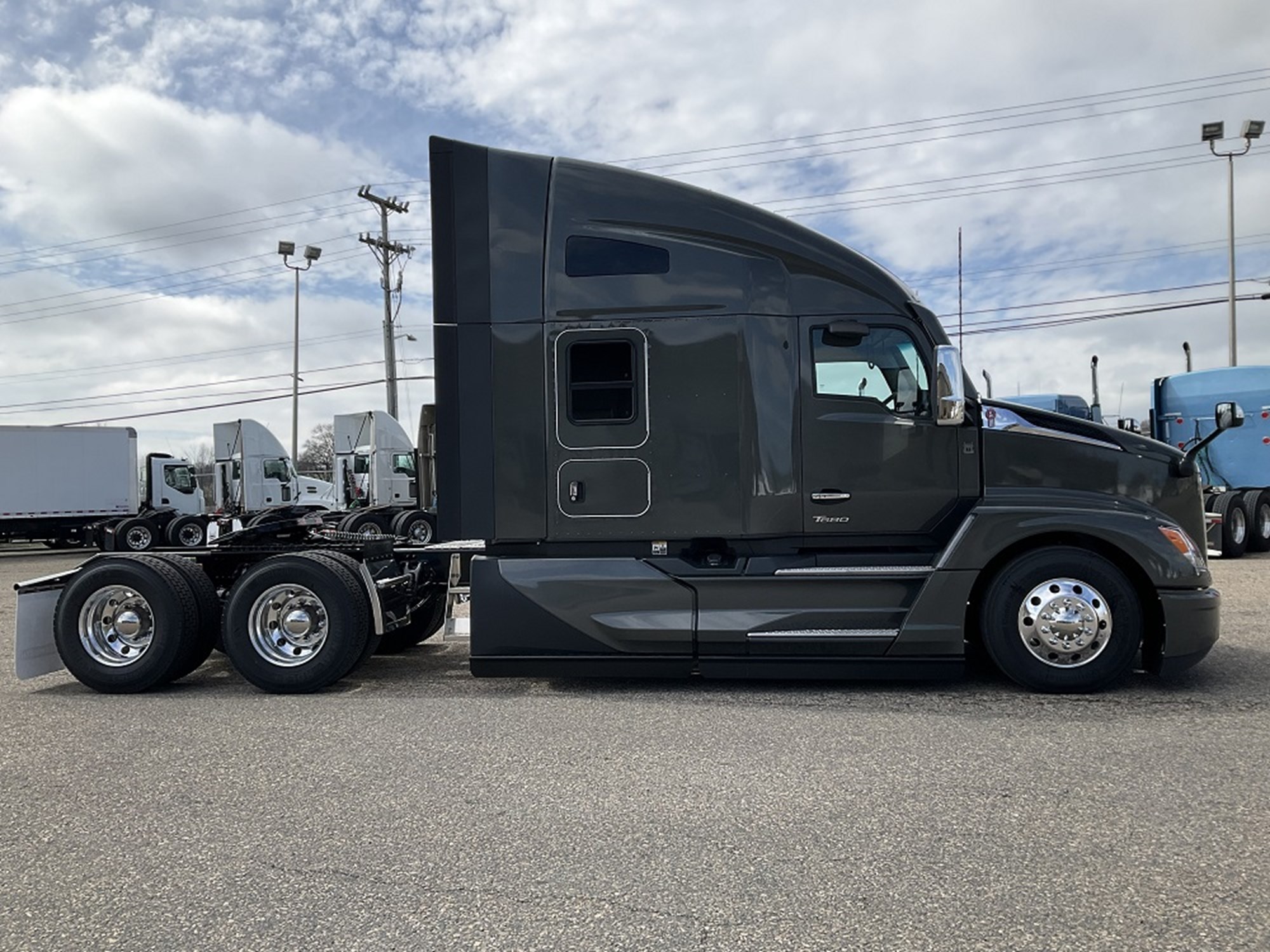 2025 Kenworth T680 Next Gen - image 5 of 6