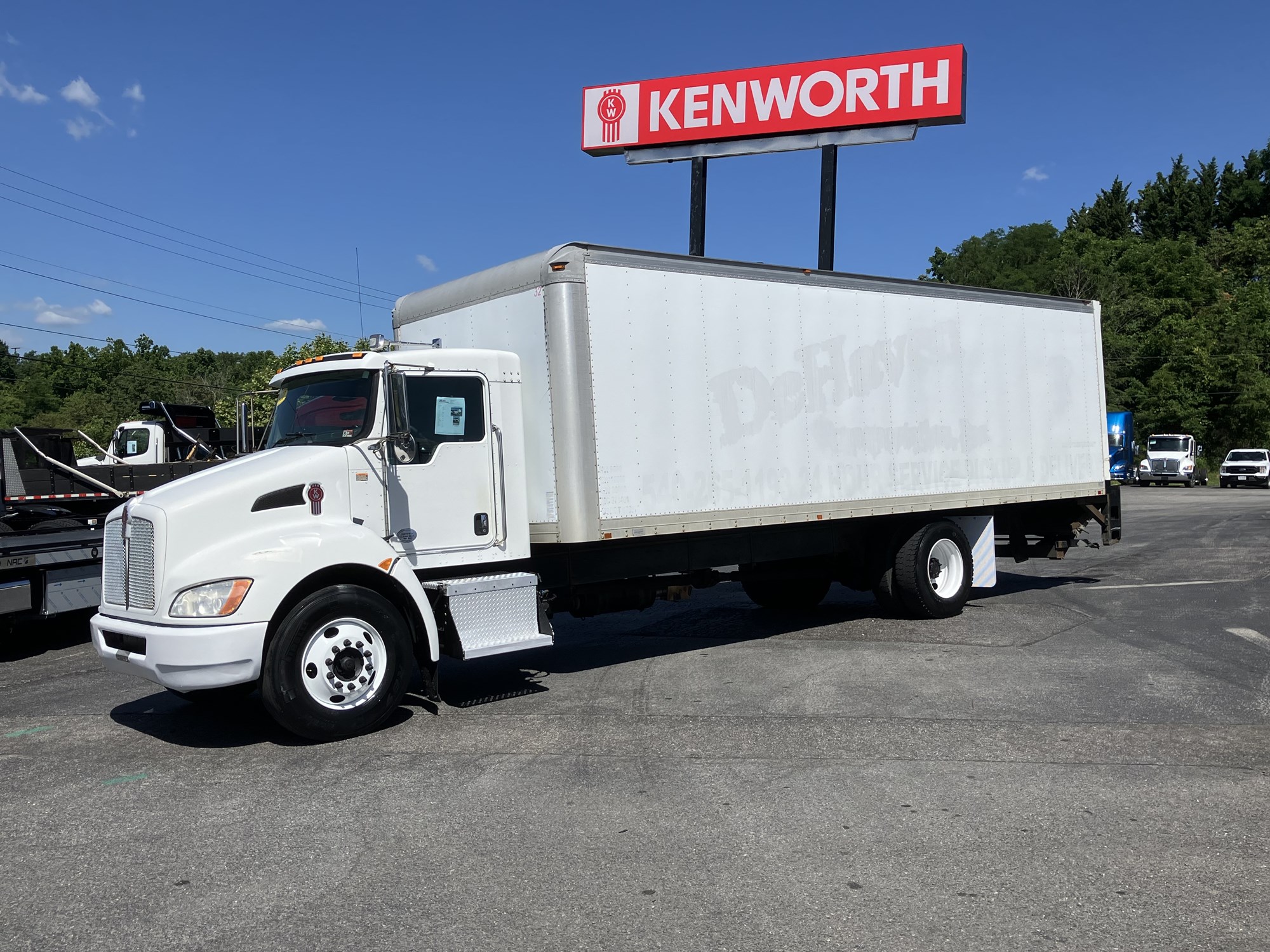 2011 Kenworth T270 - image 1 of 6