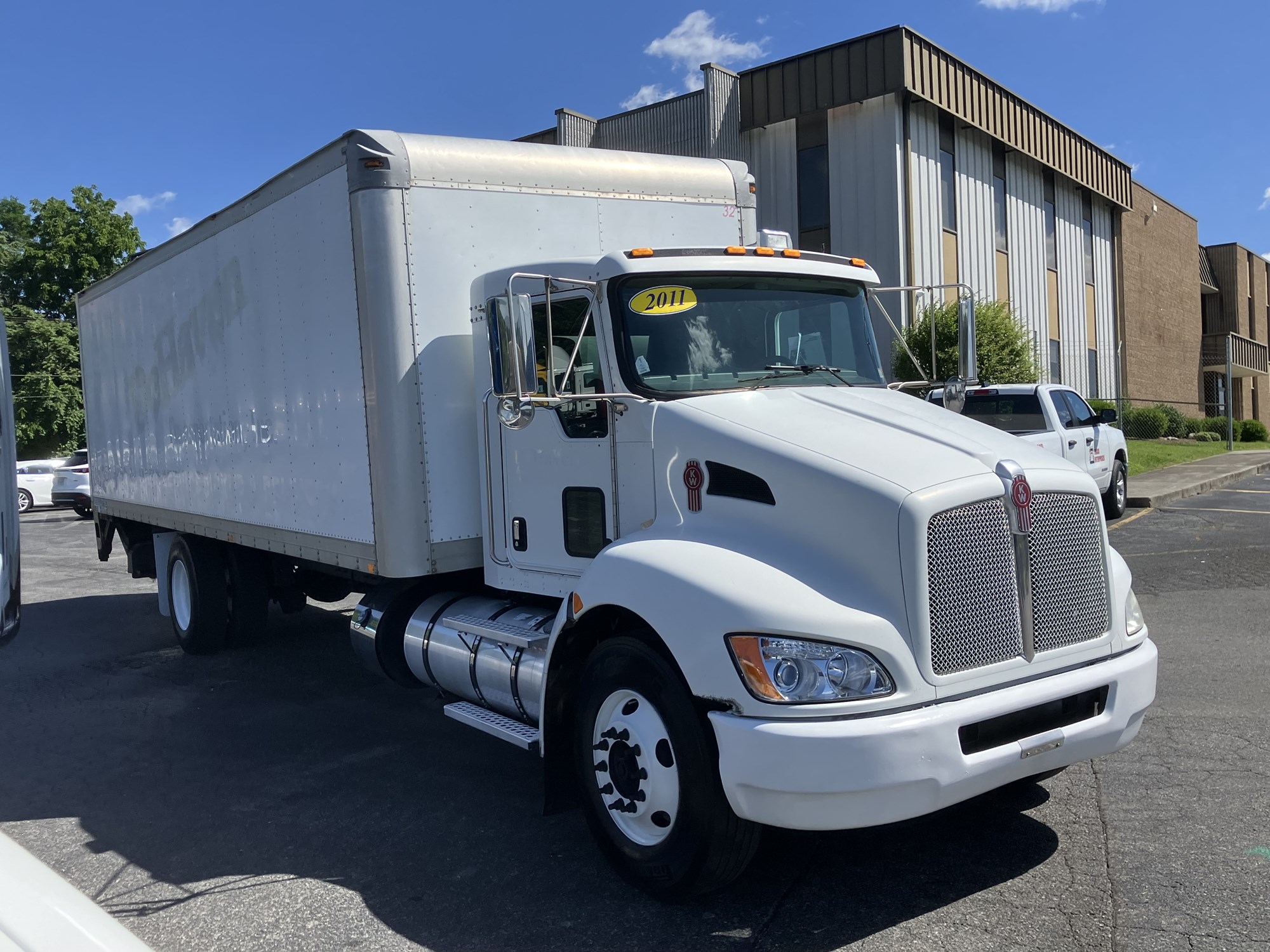 2011 Kenworth T270 - image 2 of 6