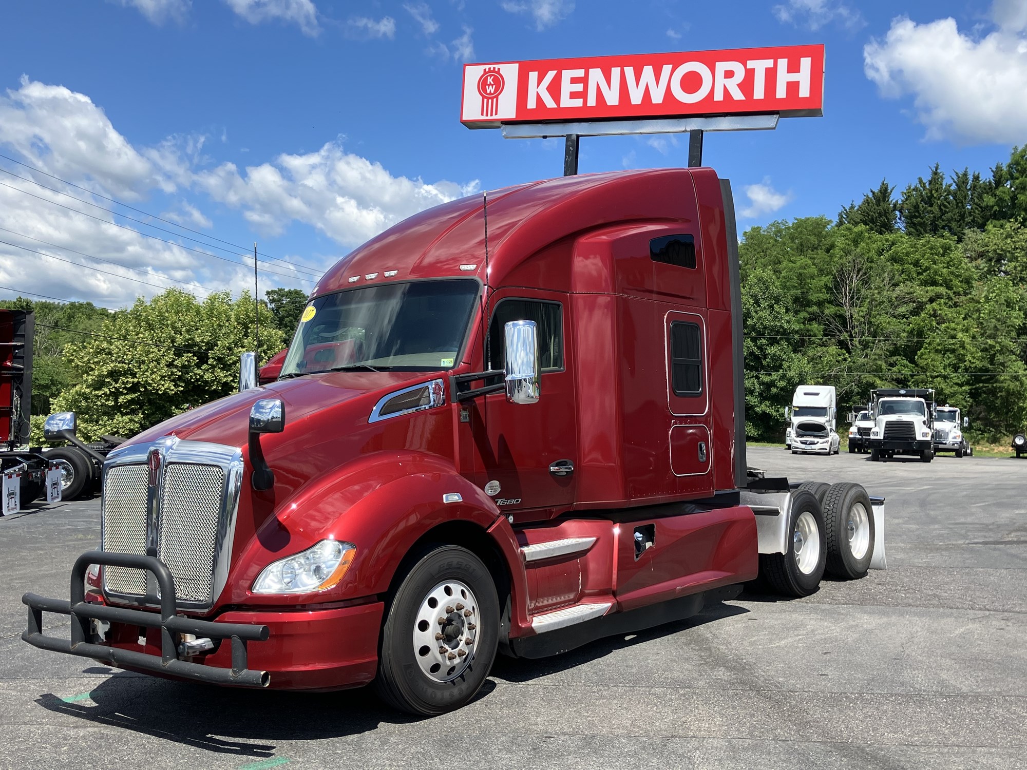 2017 Kenworth T680 - image 1 of 6