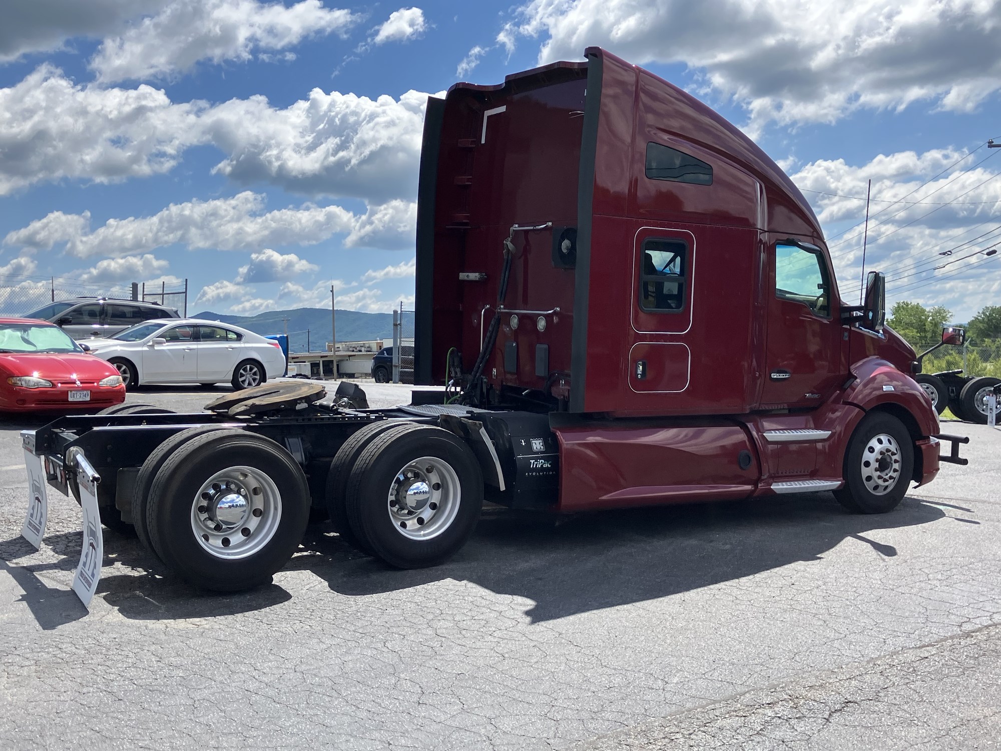 2017 Kenworth T680 - image 3 of 6