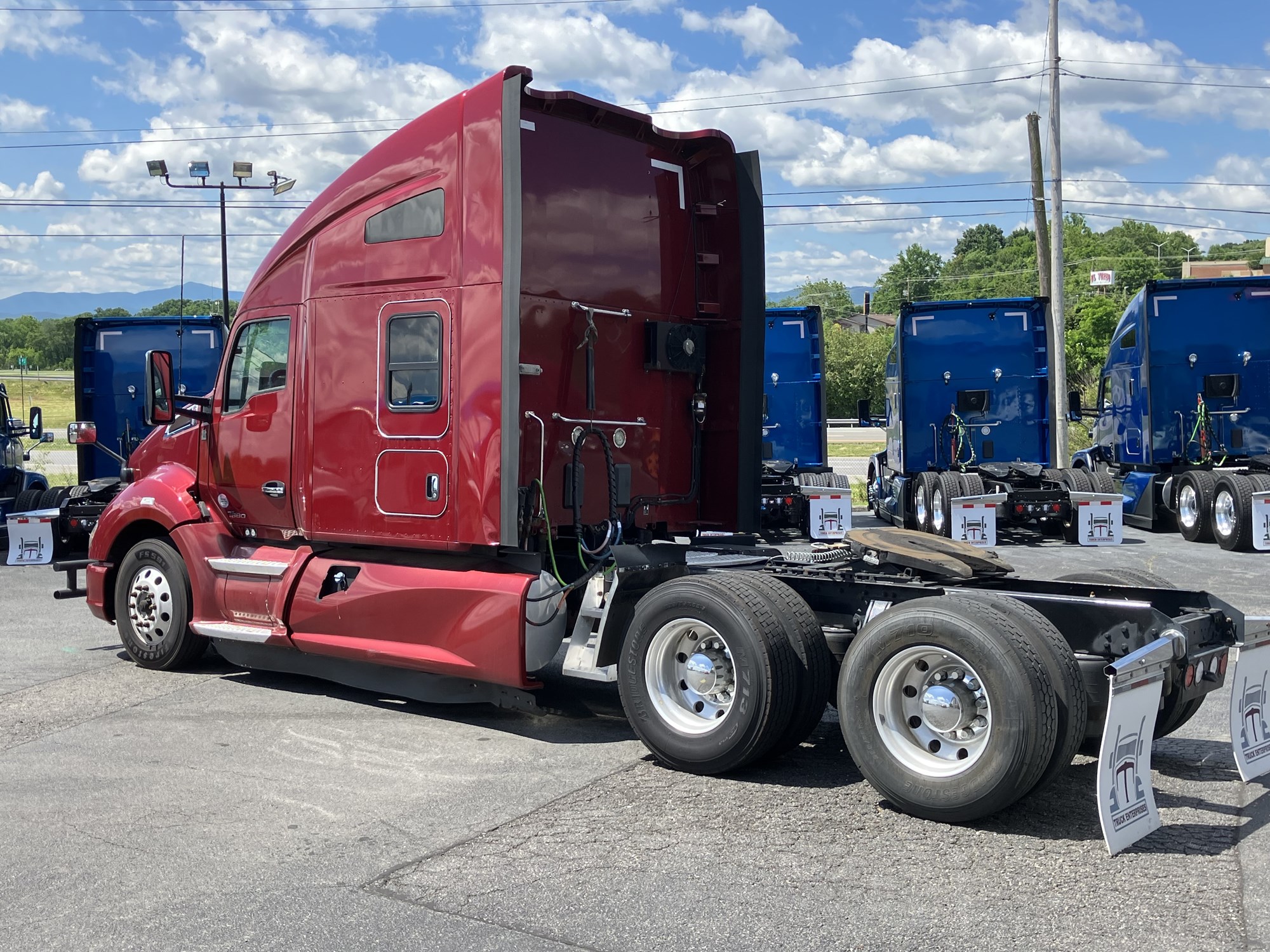 2017 Kenworth T680 - image 4 of 6