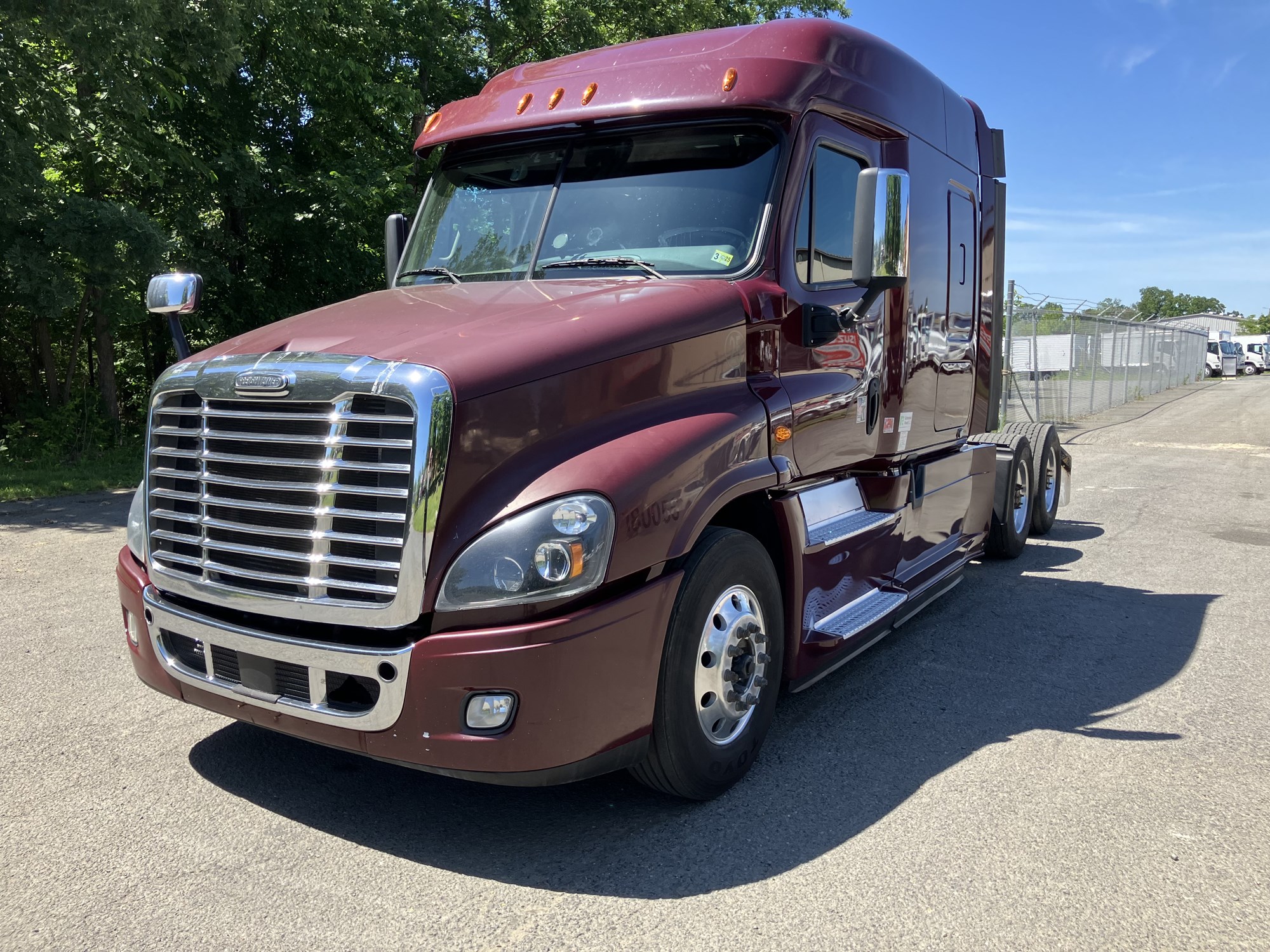 2018 Freightliner Cascadia - image 1 of 6