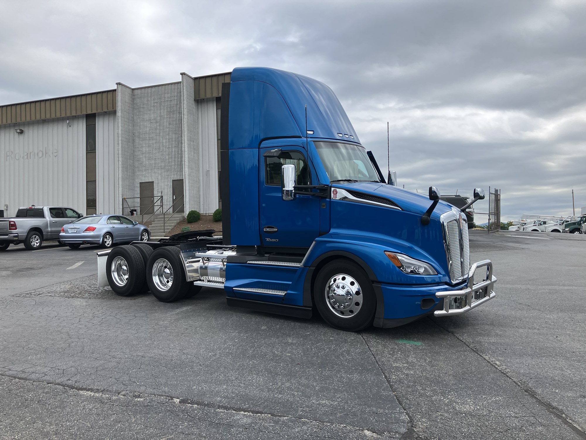 2023 Kenworth T680 Next Gen - image 3 of 6