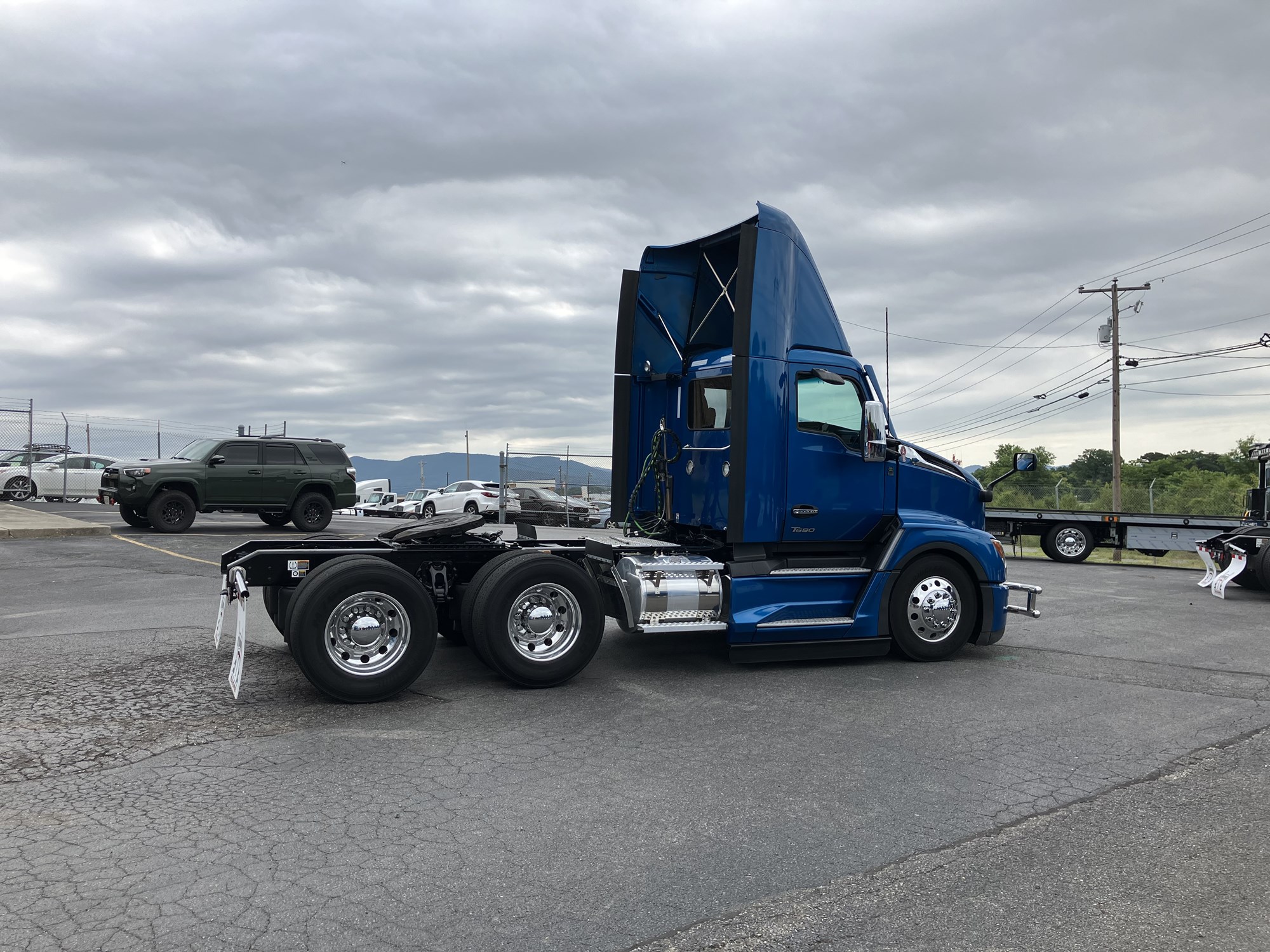 2023 Kenworth T680 Next Gen - image 5 of 6