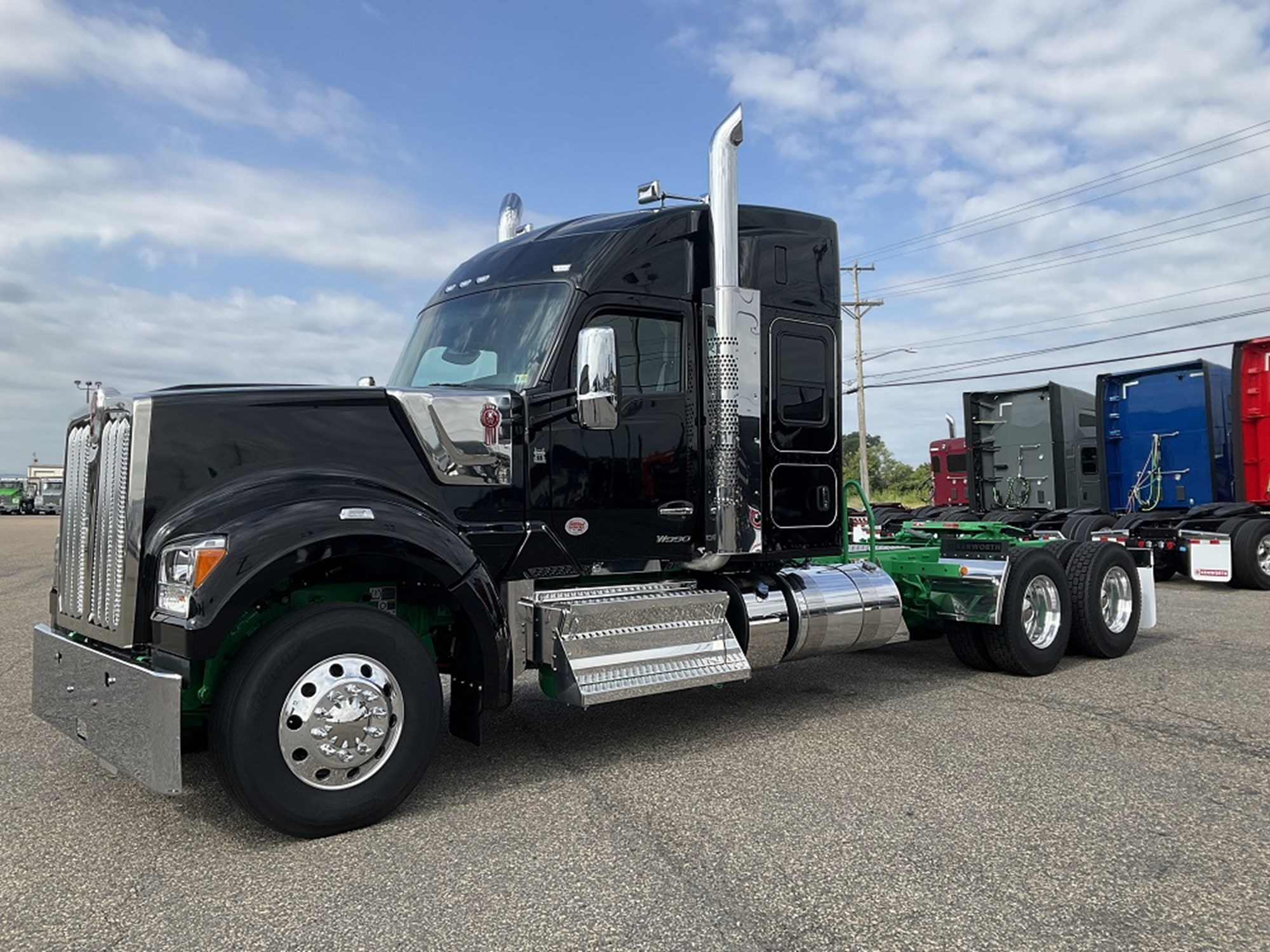 2025 Kenworth W990 - image 1 of 6