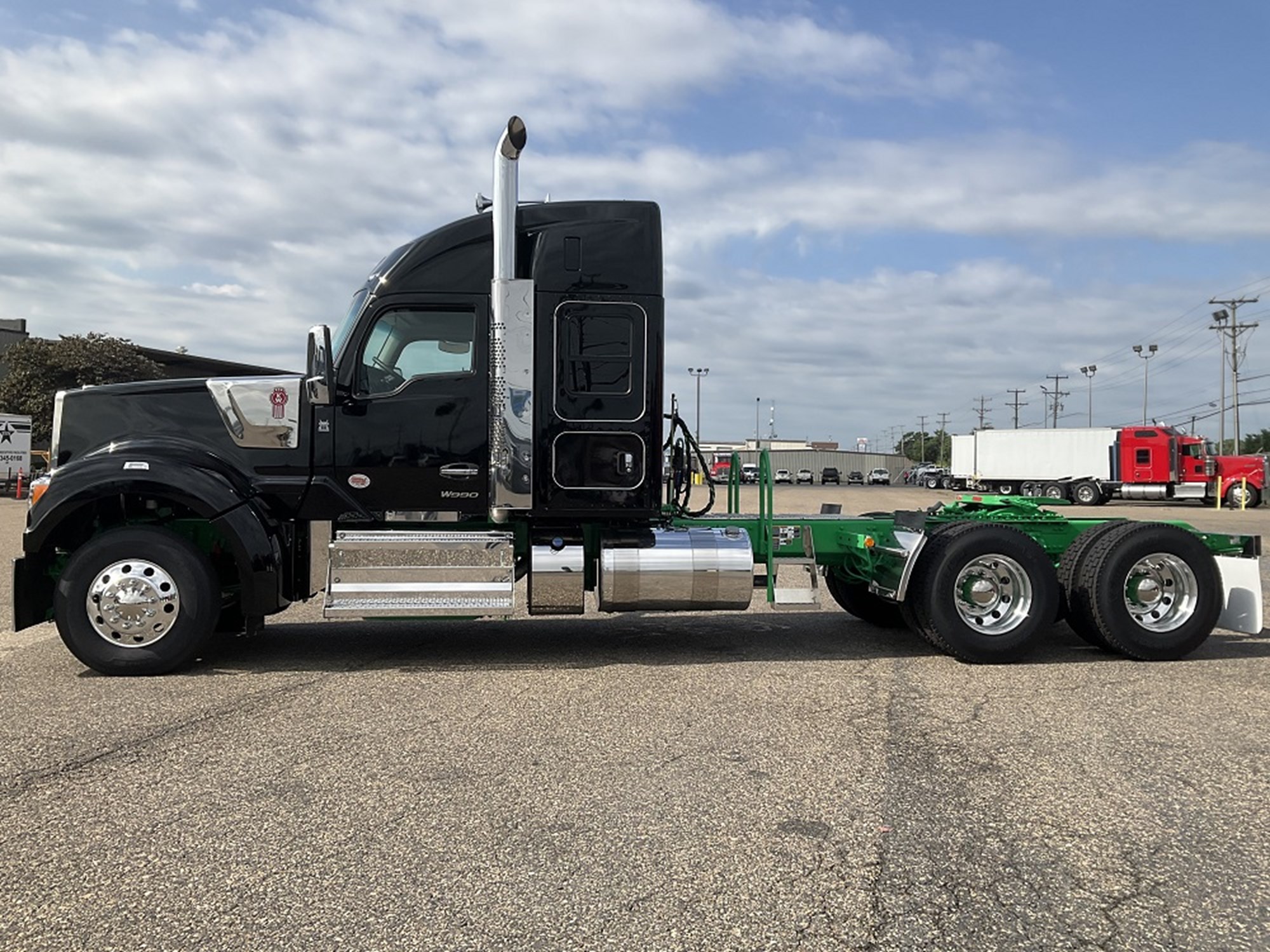 2025 Kenworth W990 - image 3 of 6