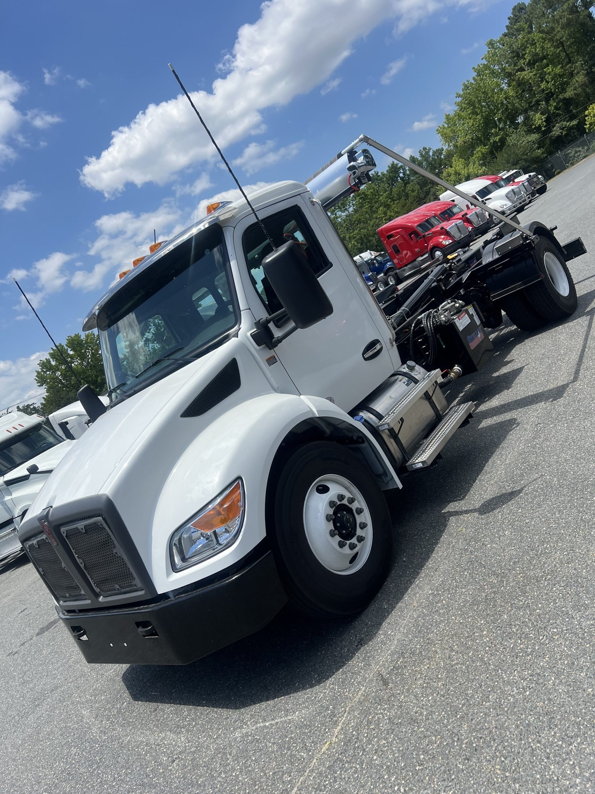 2025 Kenworth T280 - image 1 of 6