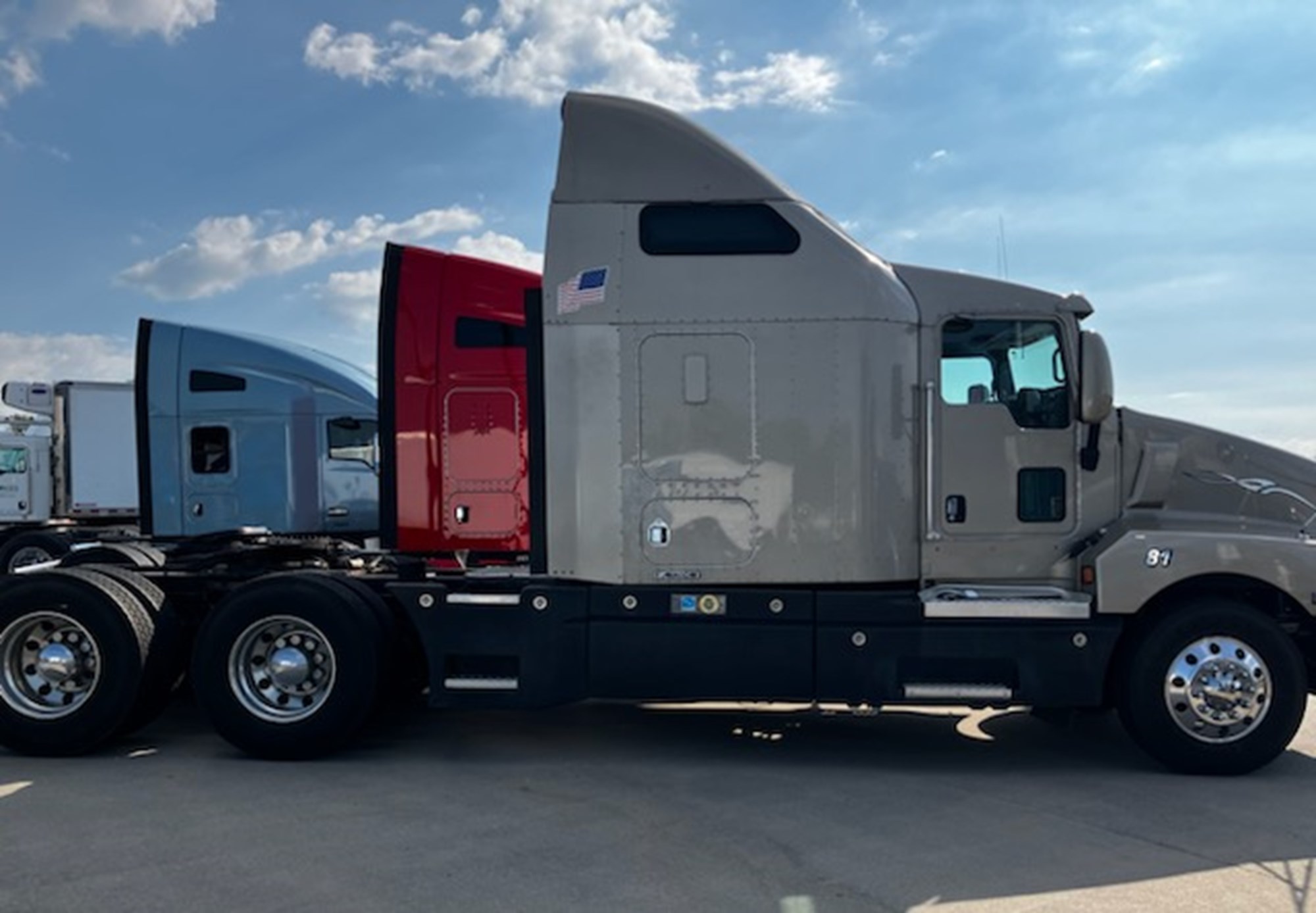 2007 Kenworth T600 - image 3 of 6