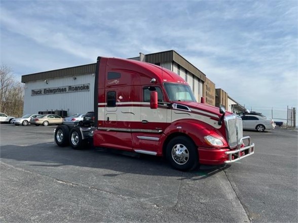 2018 Kenworth T680 - image 3 of 6