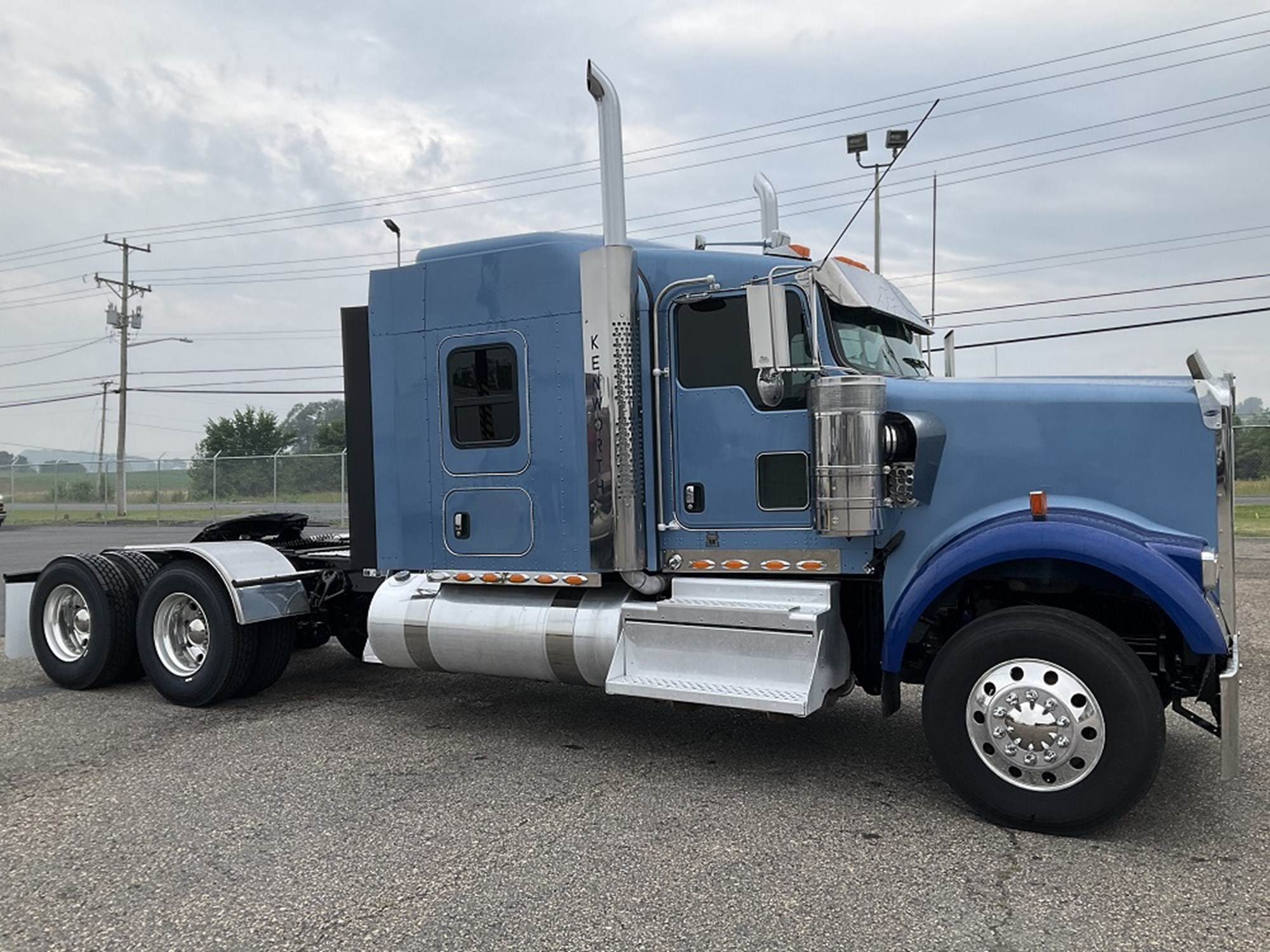 2019 Kenworth W900 - image 2 of 6