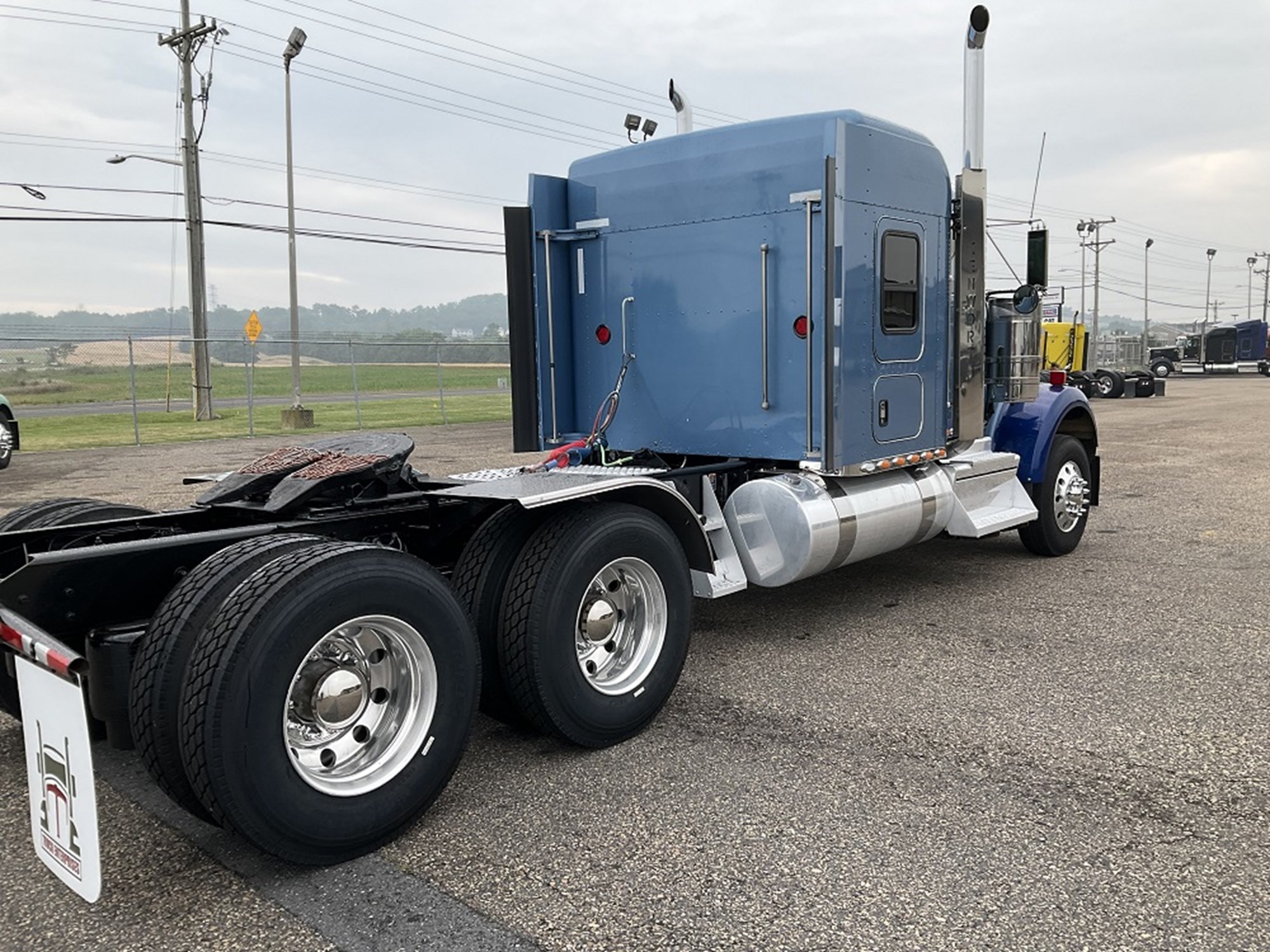 2019 Kenworth W900 - image 3 of 6