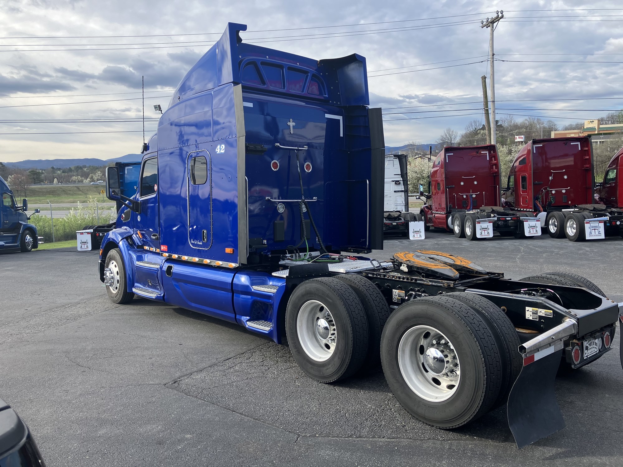 2020 Peterbilt 579 - image 3 of 6