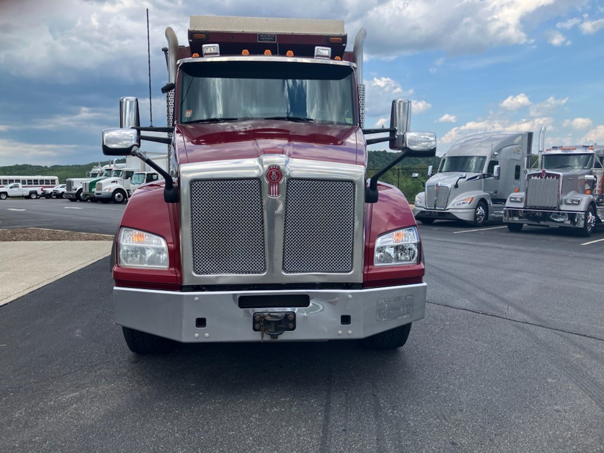 2020 Kenworth T880 - image 2 of 6