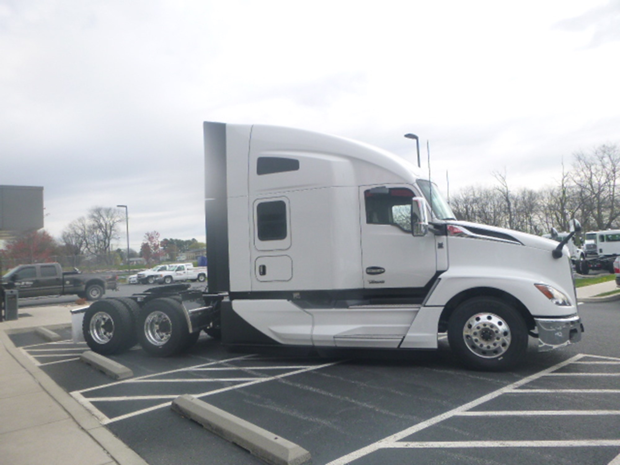 2025 Kenworth T680 Next Gen - image 4 of 6