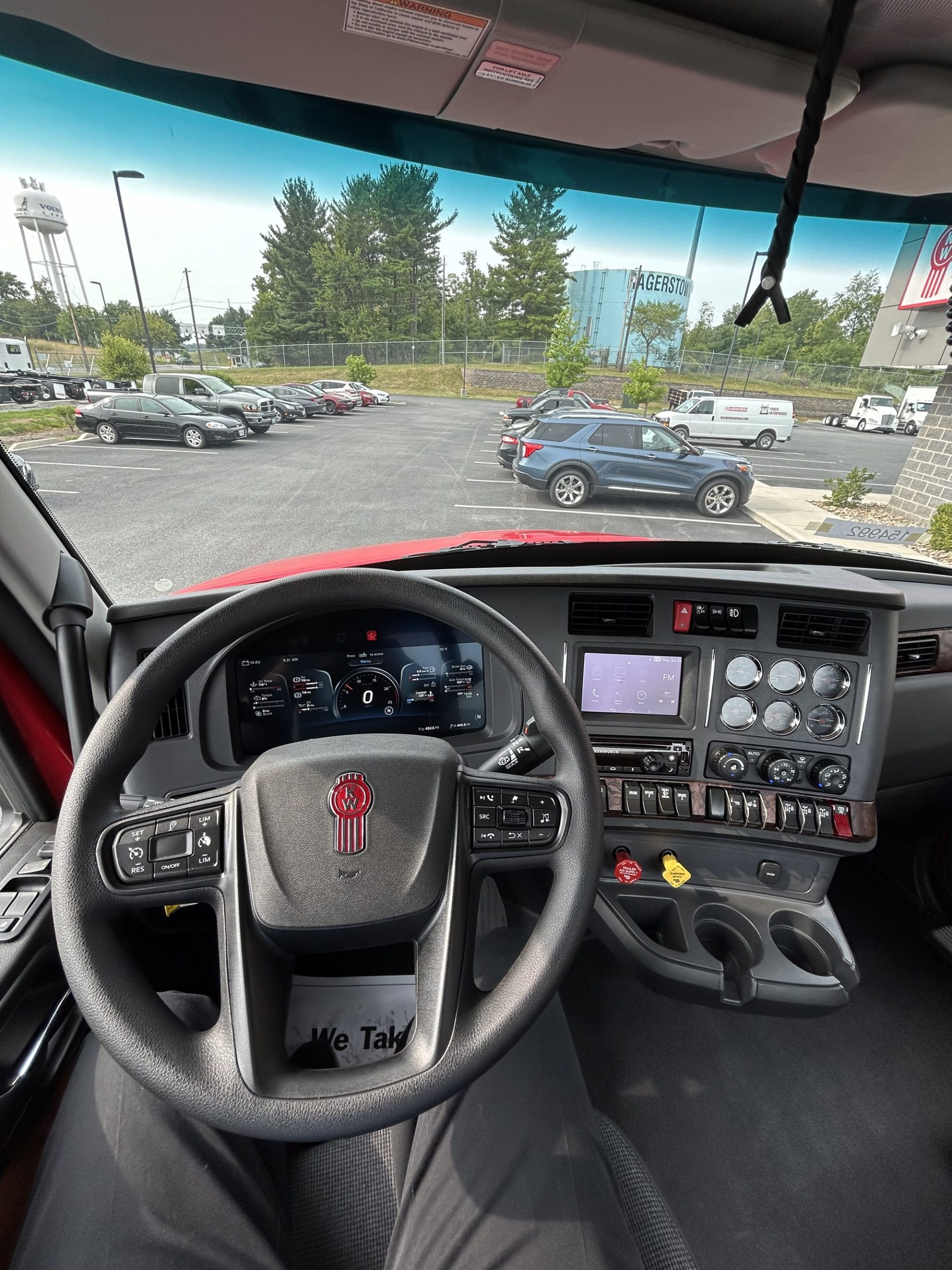 2025 Kenworth T880 - image 3 of 6