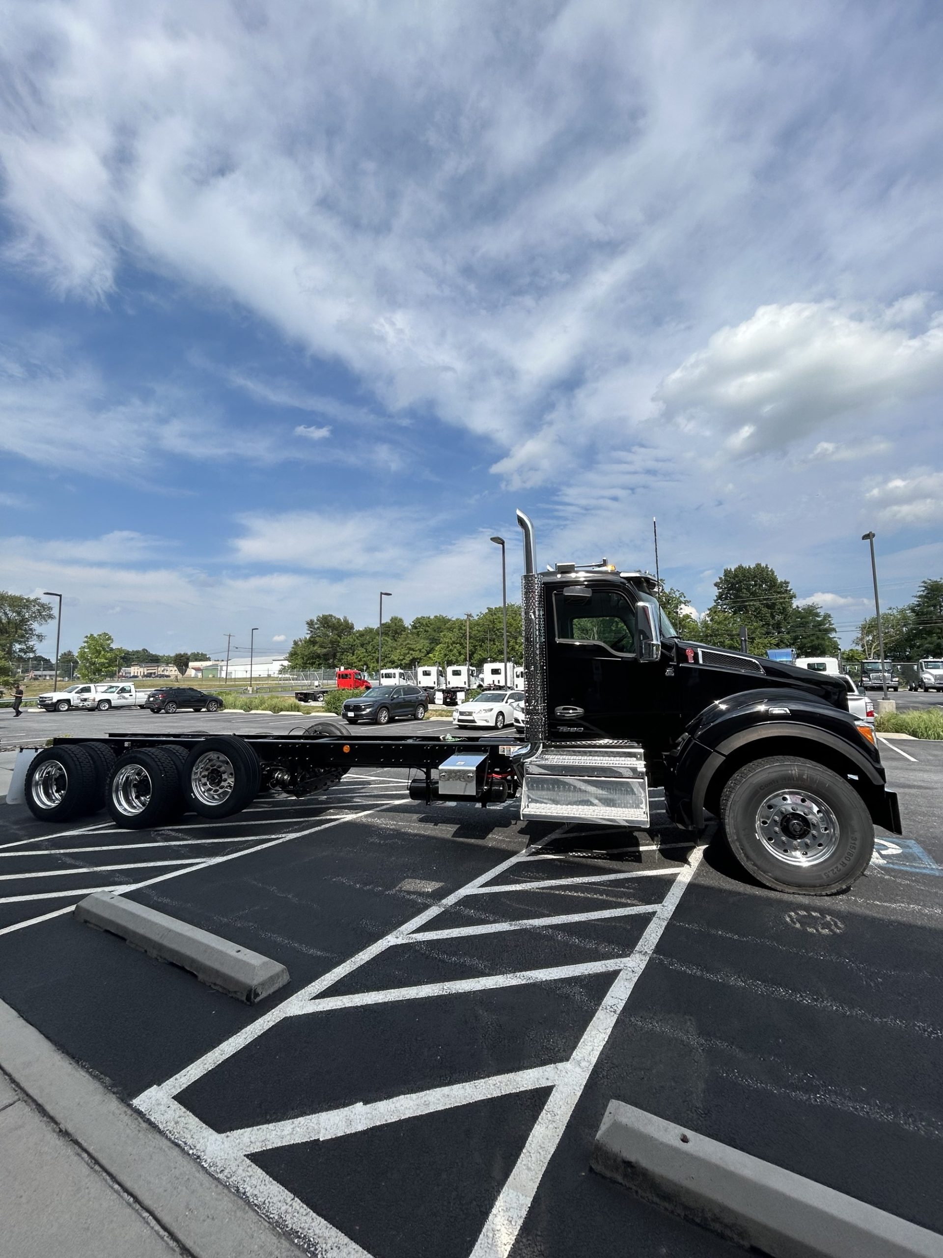 2025 Kenworth T880 - image 4 of 6