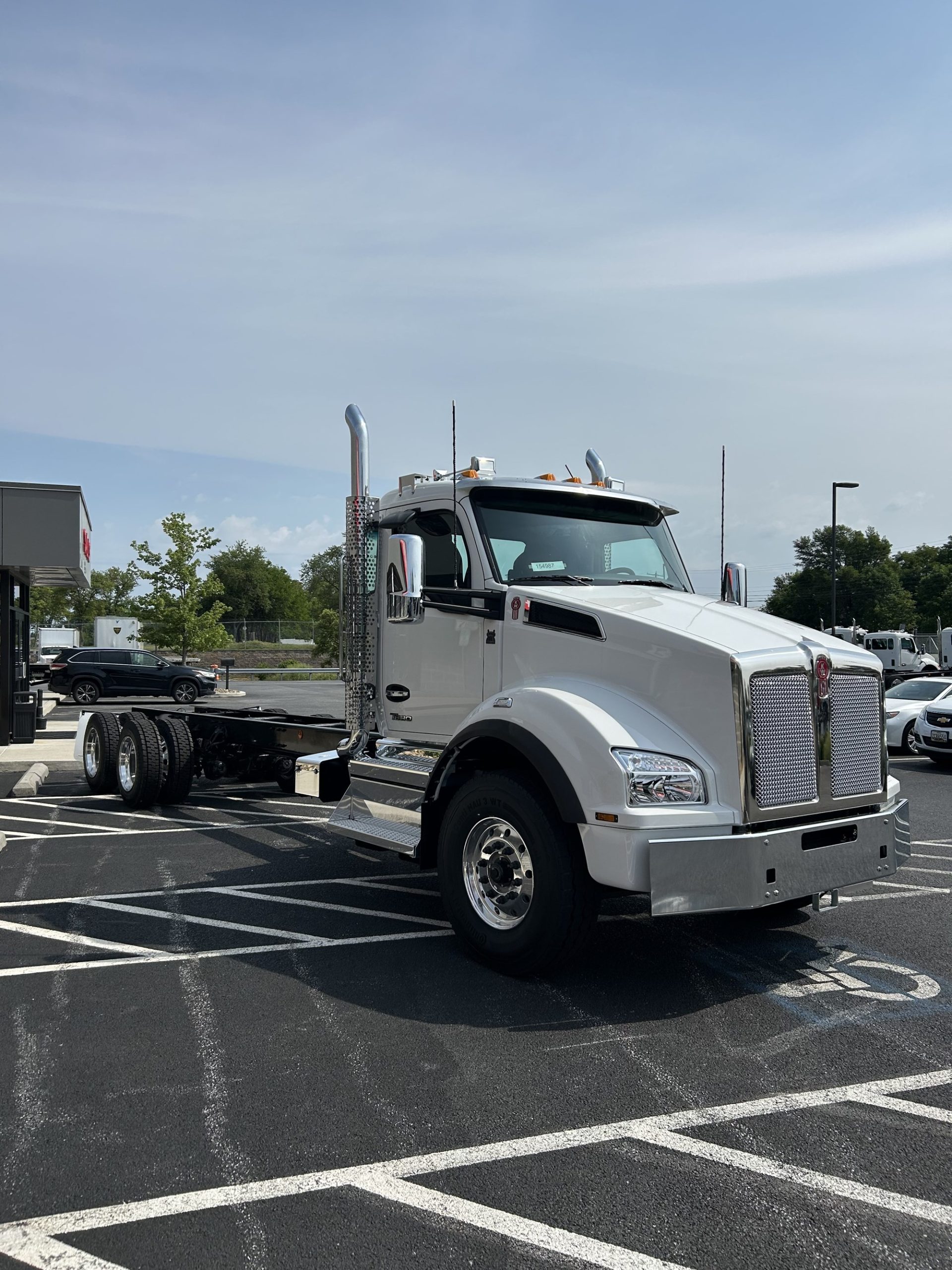 2025 Kenworth T880 - image 3 of 6