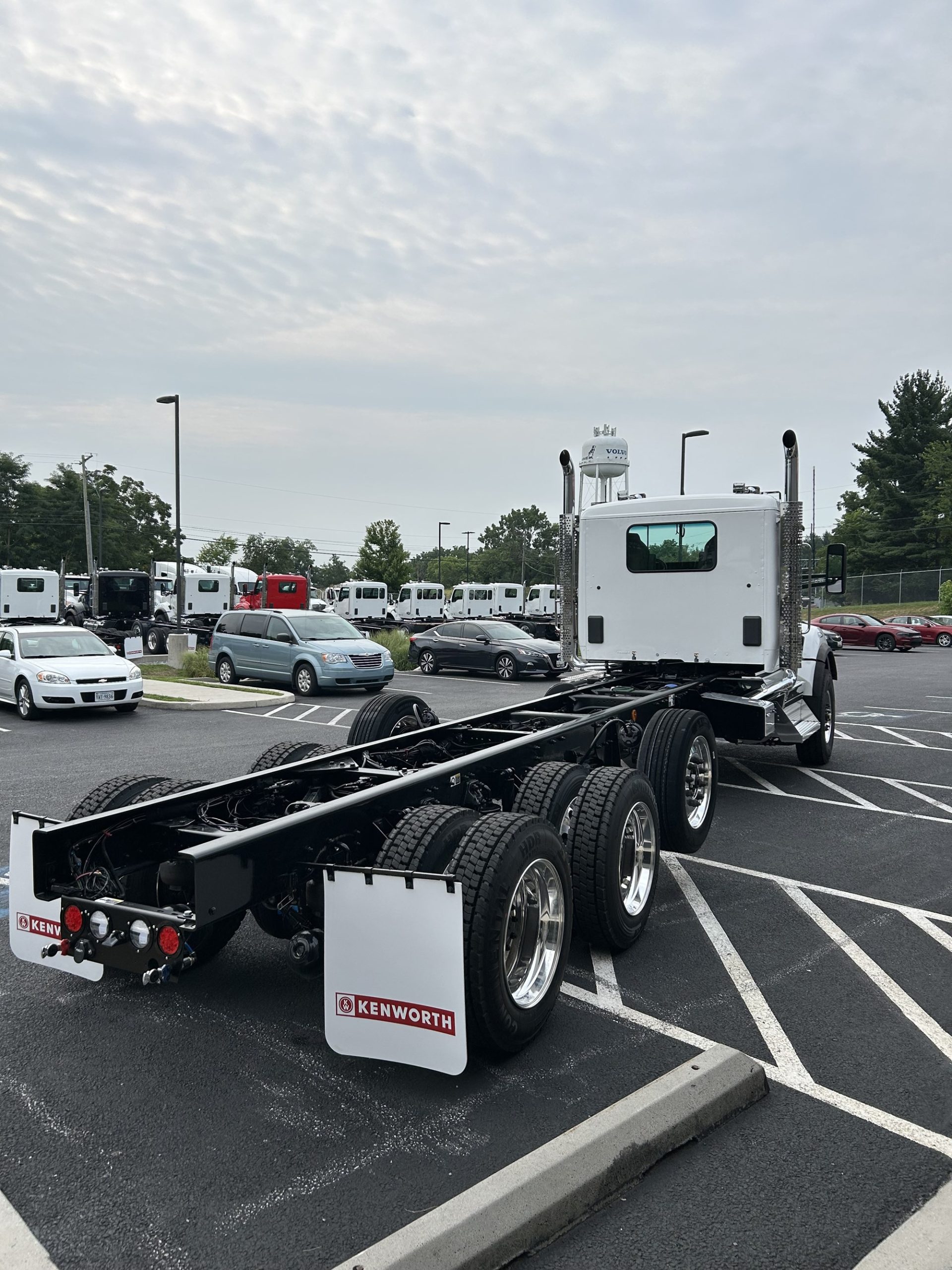 2025 Kenworth T880 - image 4 of 6