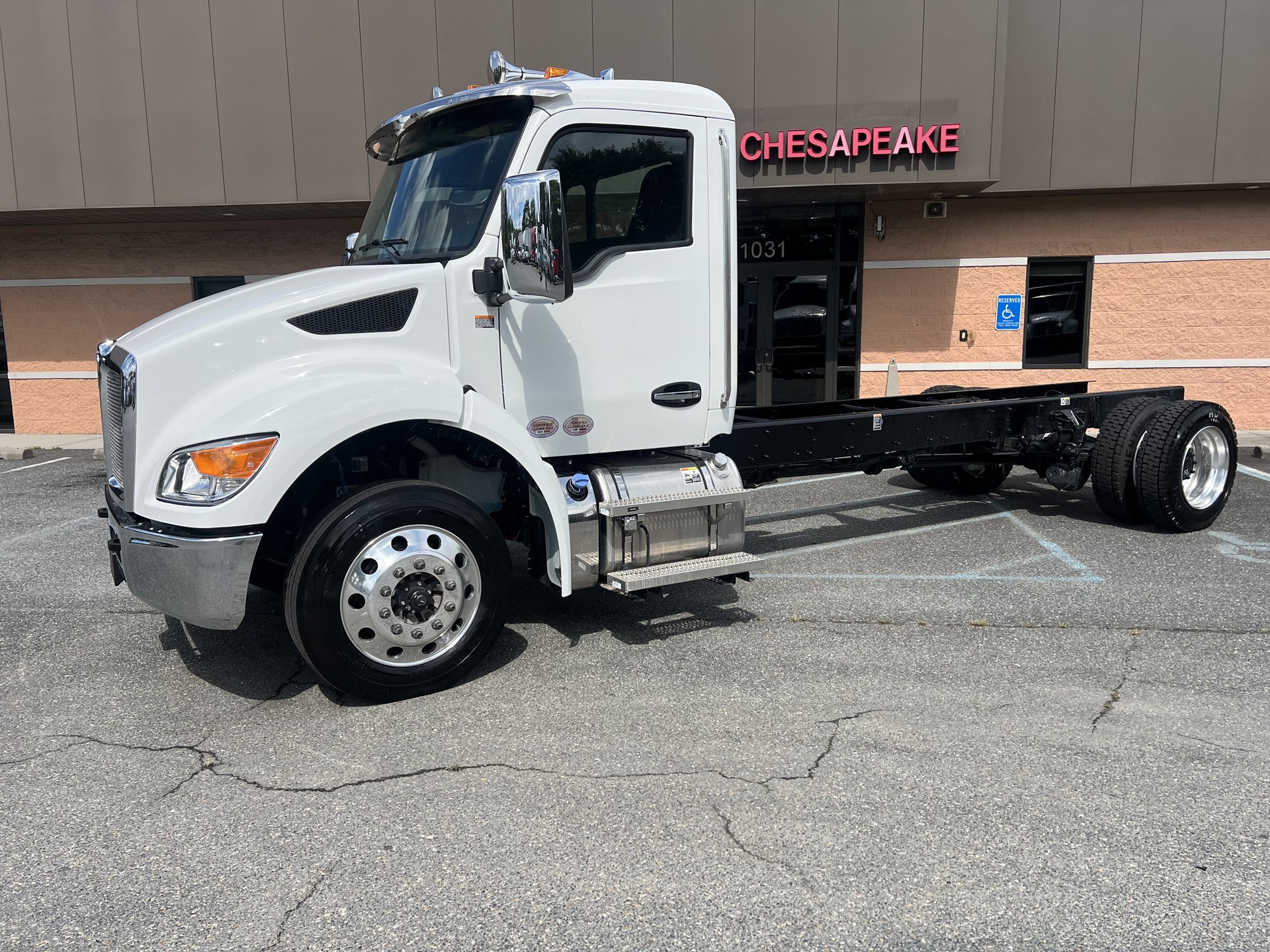 2025 Kenworth T280 - image 1 of 4