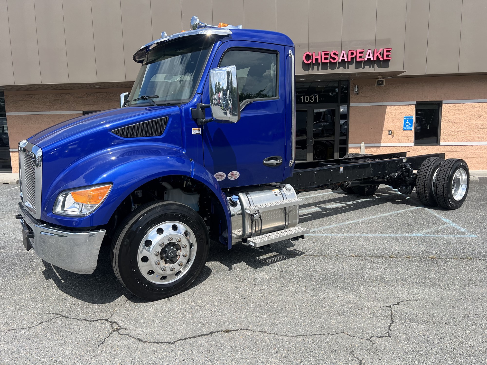 2025 Kenworth T280 - image 1 of 4