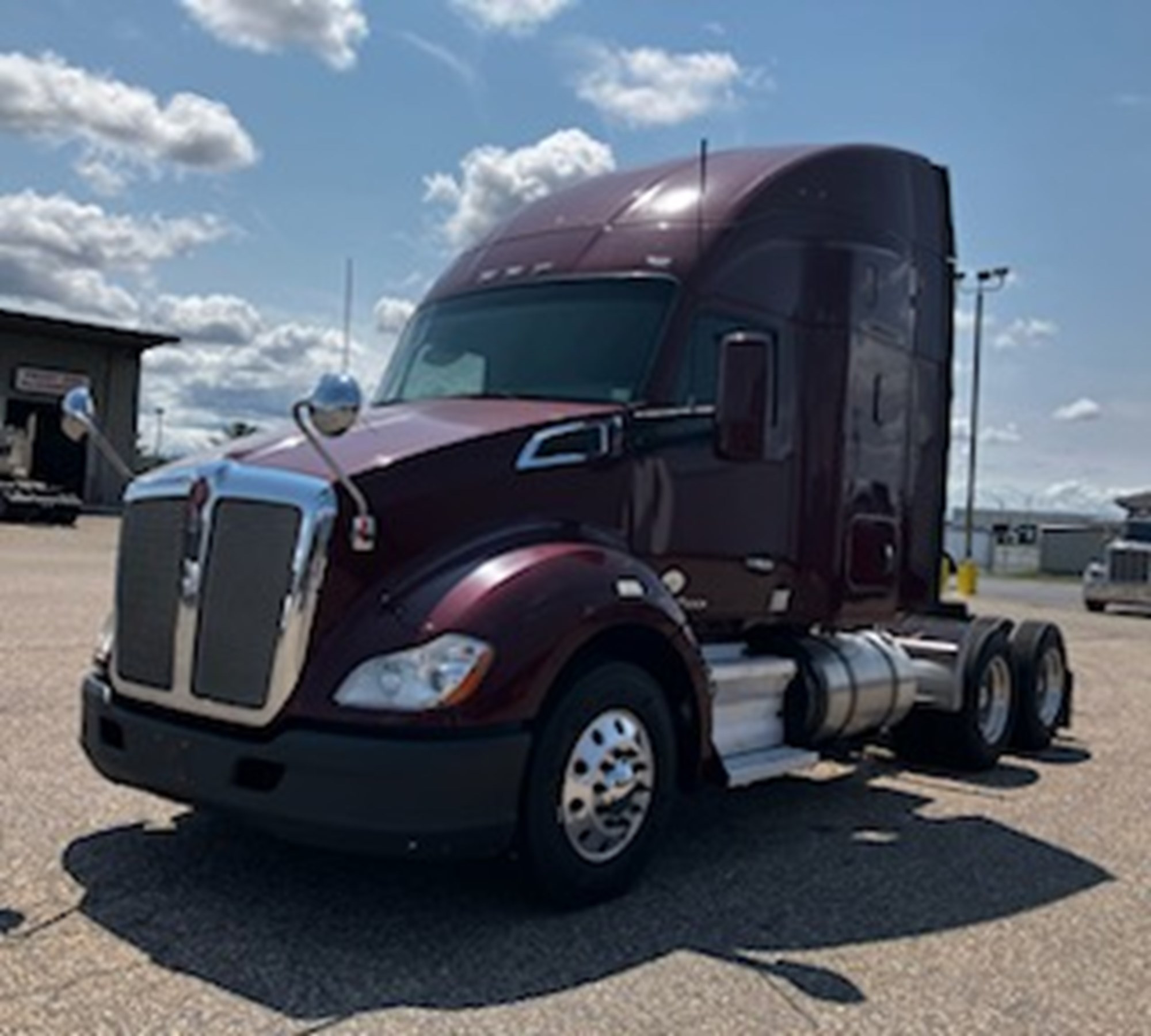 2015 Kenworth T680 - image 1 of 6