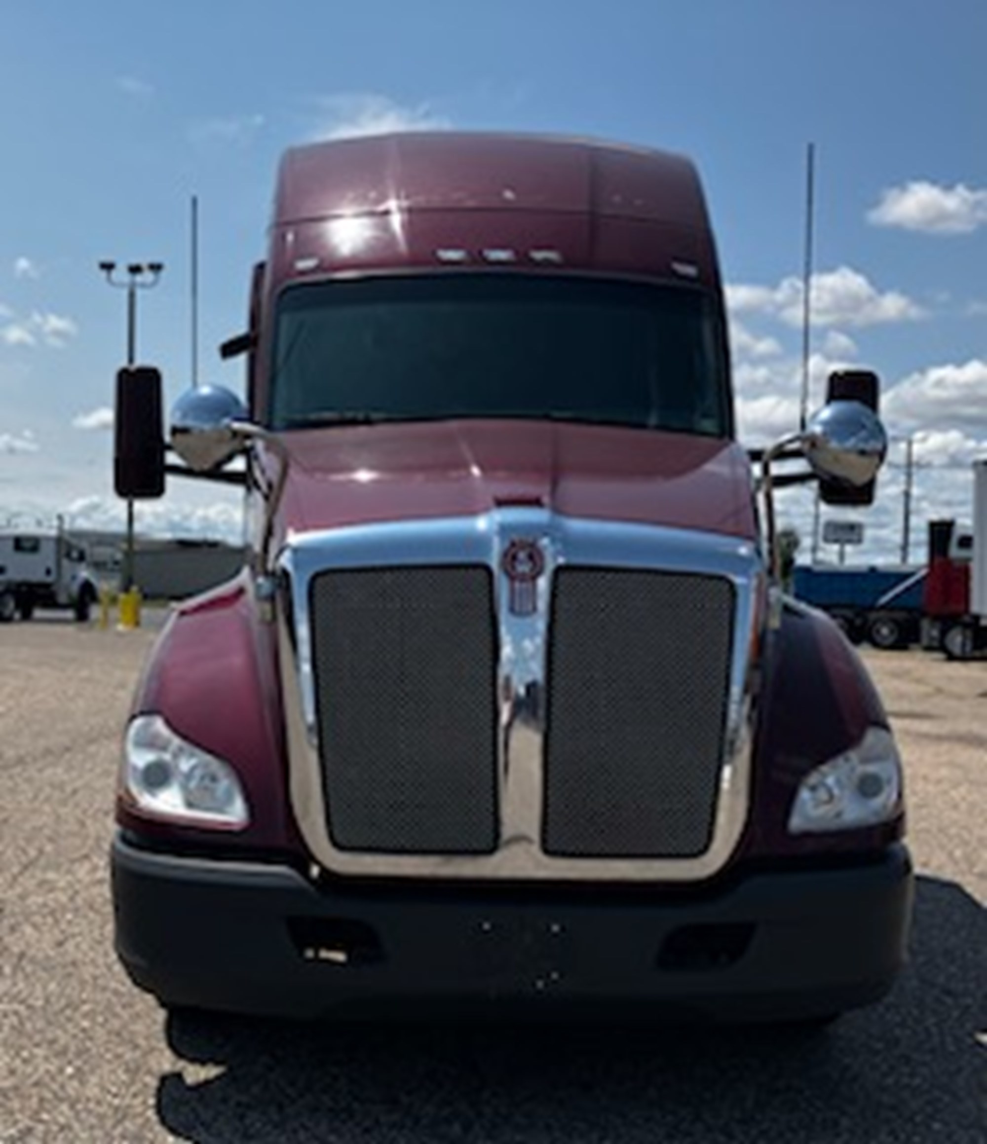 2015 Kenworth T680 - image 3 of 6