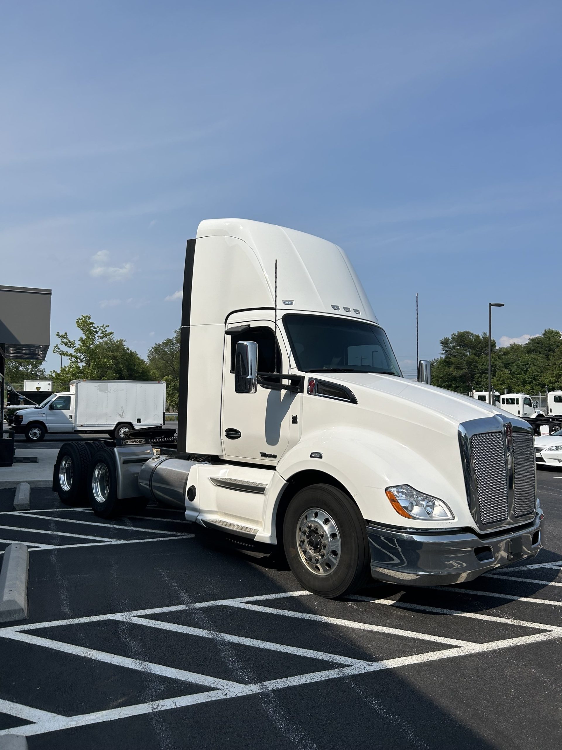 2021 Kenworth T680 - image 3 of 6