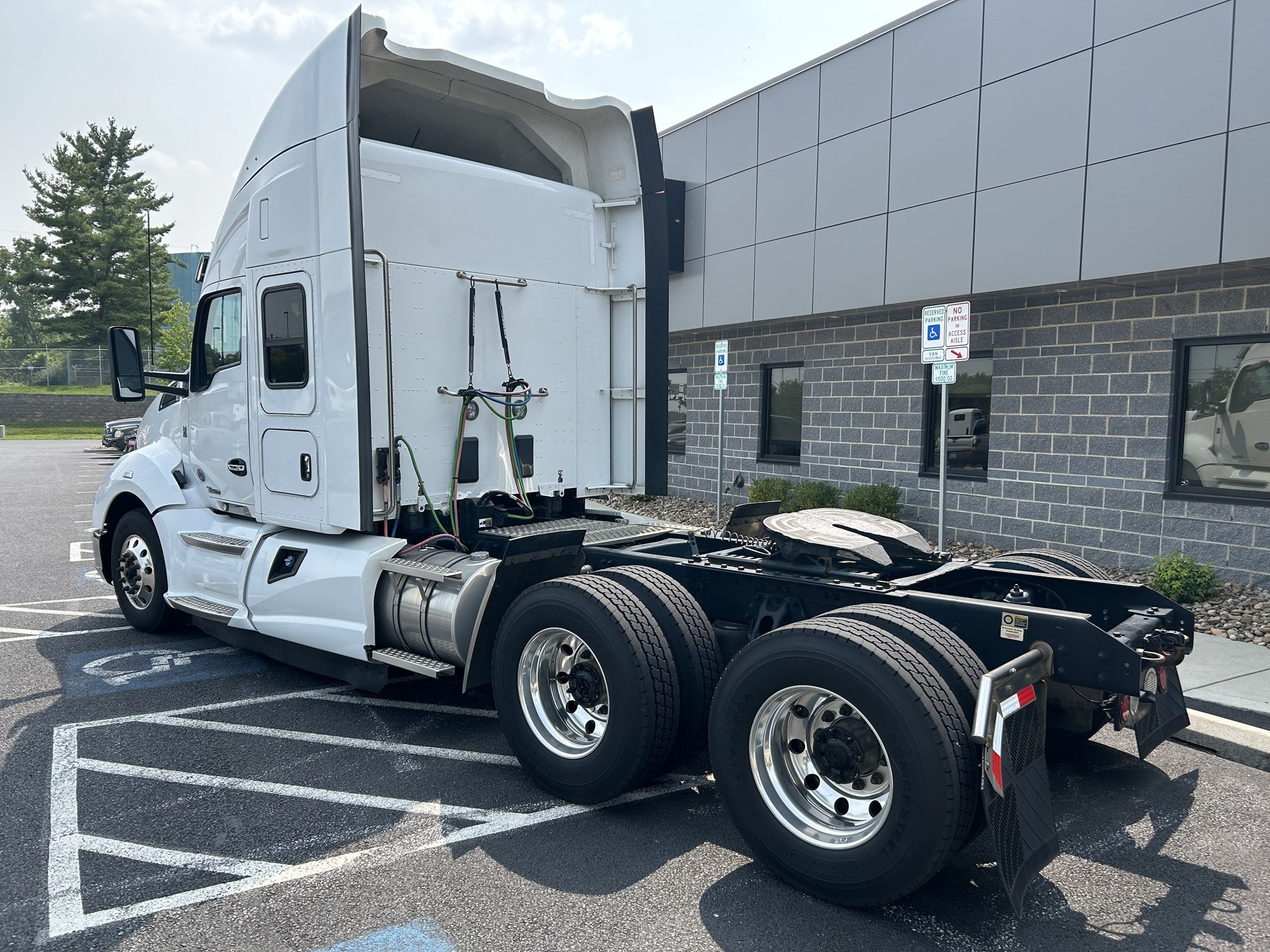 2022 Kenworth T680 - image 6 of 6