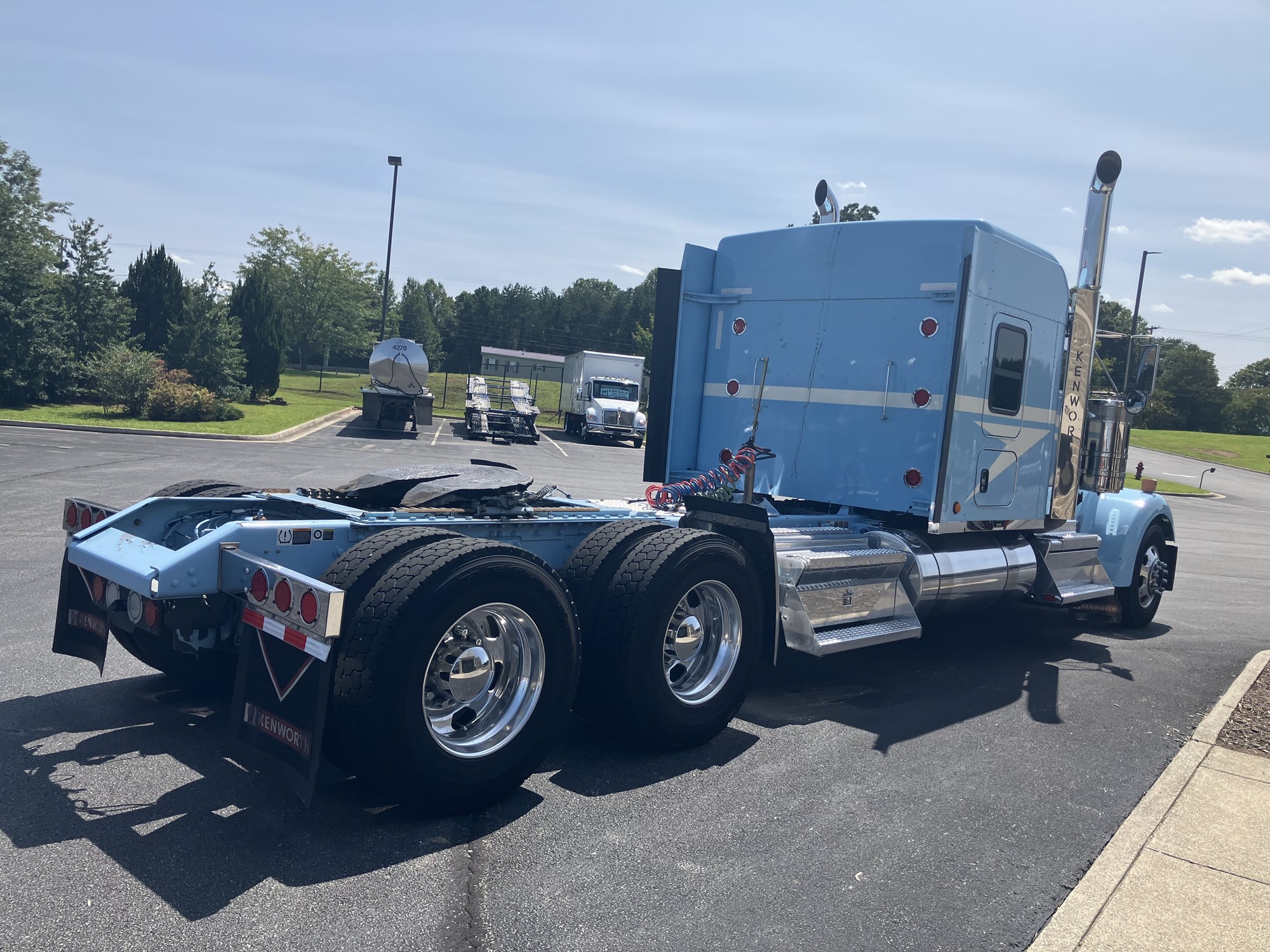 2022 Kenworth W900 - image 4 of 6