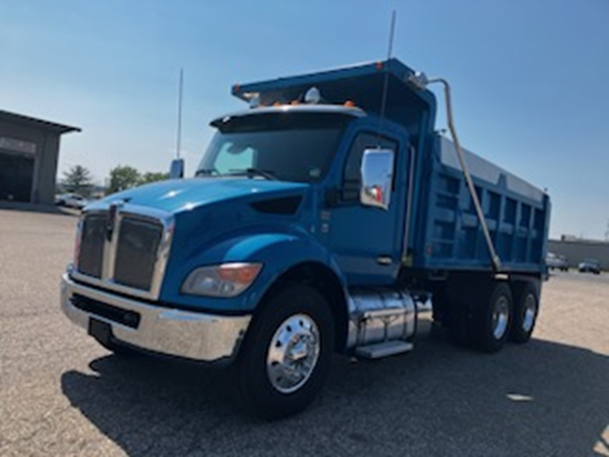 2023 Kenworth T480 - image 2 of 6