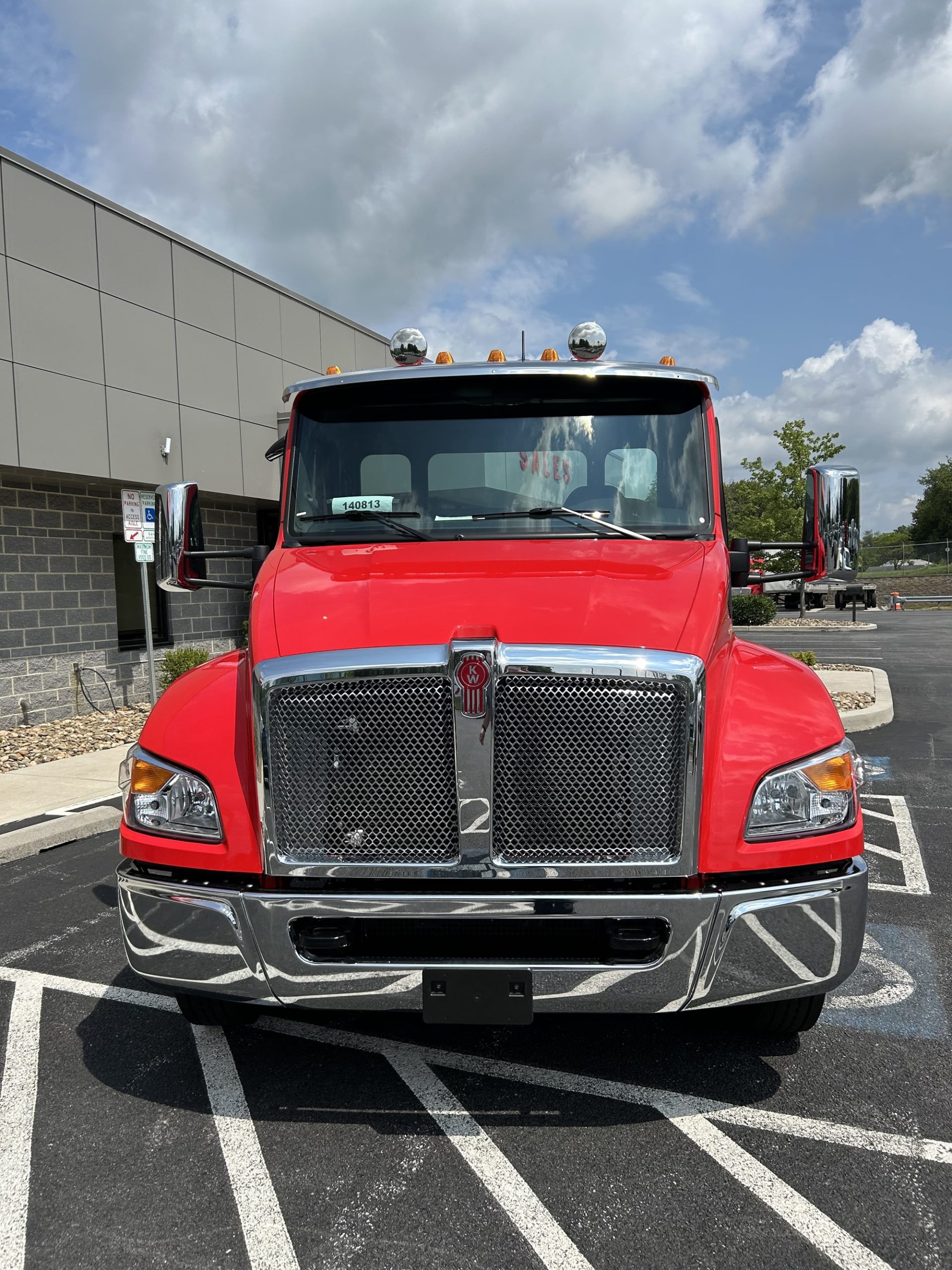 2025 Kenworth T280 - image 2 of 6